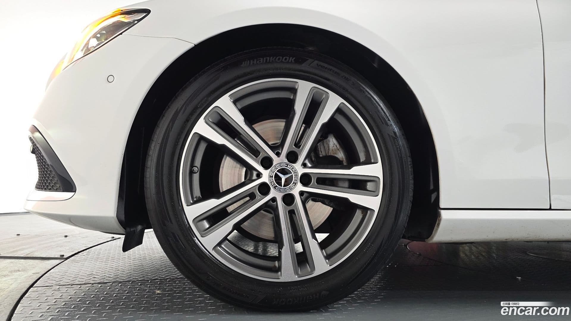 Main__Slider__Photo:E-Class Mercedes-Benz 2023.10-4
