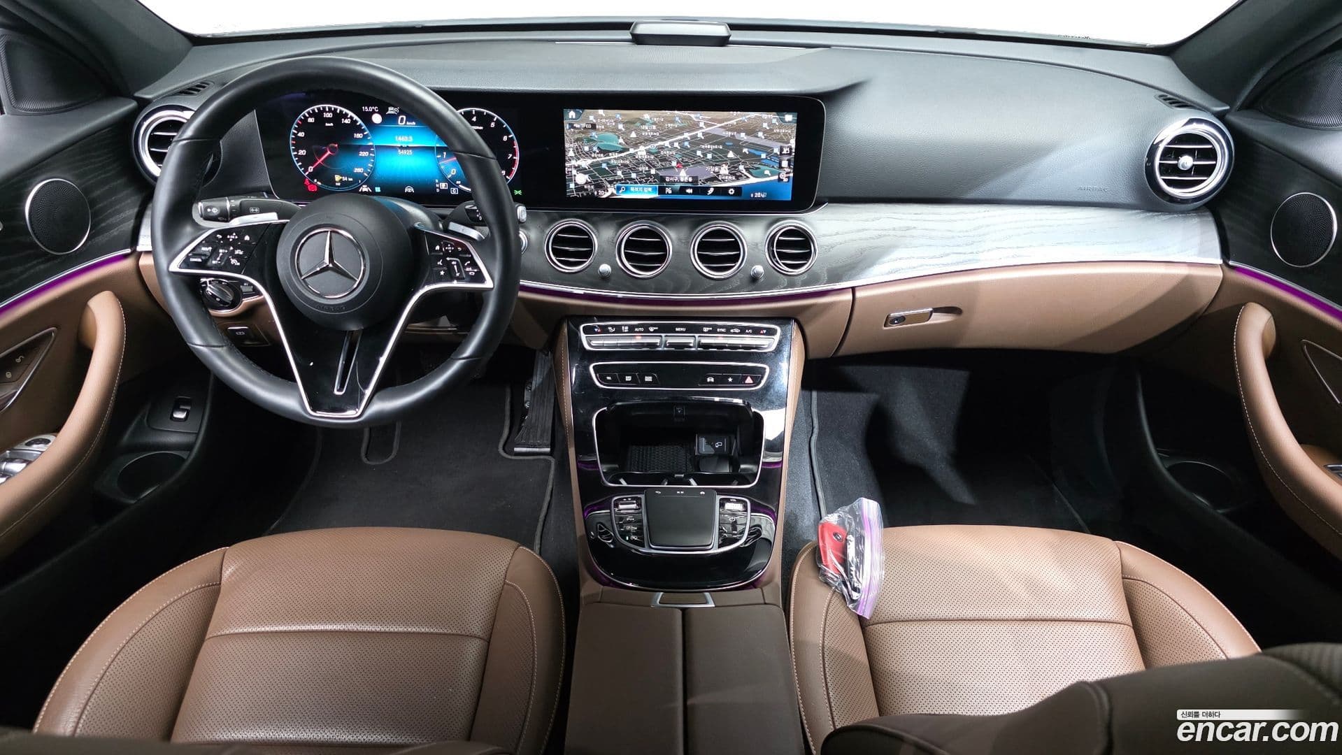 Main__Slider__Photo:E-Class Mercedes-Benz 2023.10-6