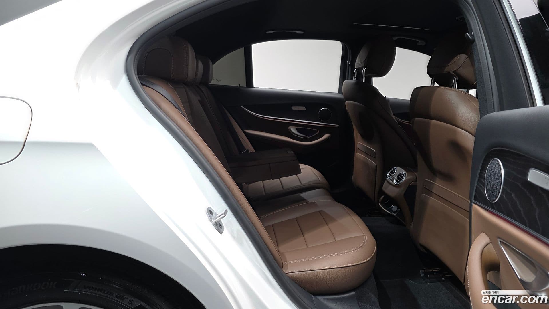 Main__Slider__Photo:E-Class Mercedes-Benz 2023.10-10