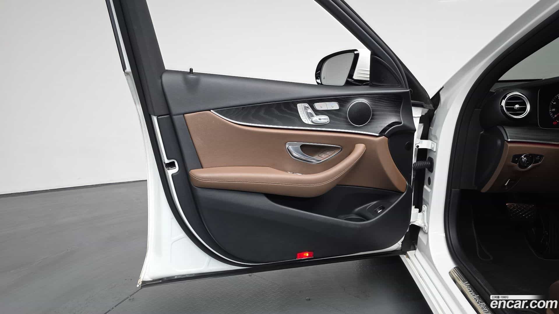E-Class Mercedes-Benz 2023.10-INNER-034
