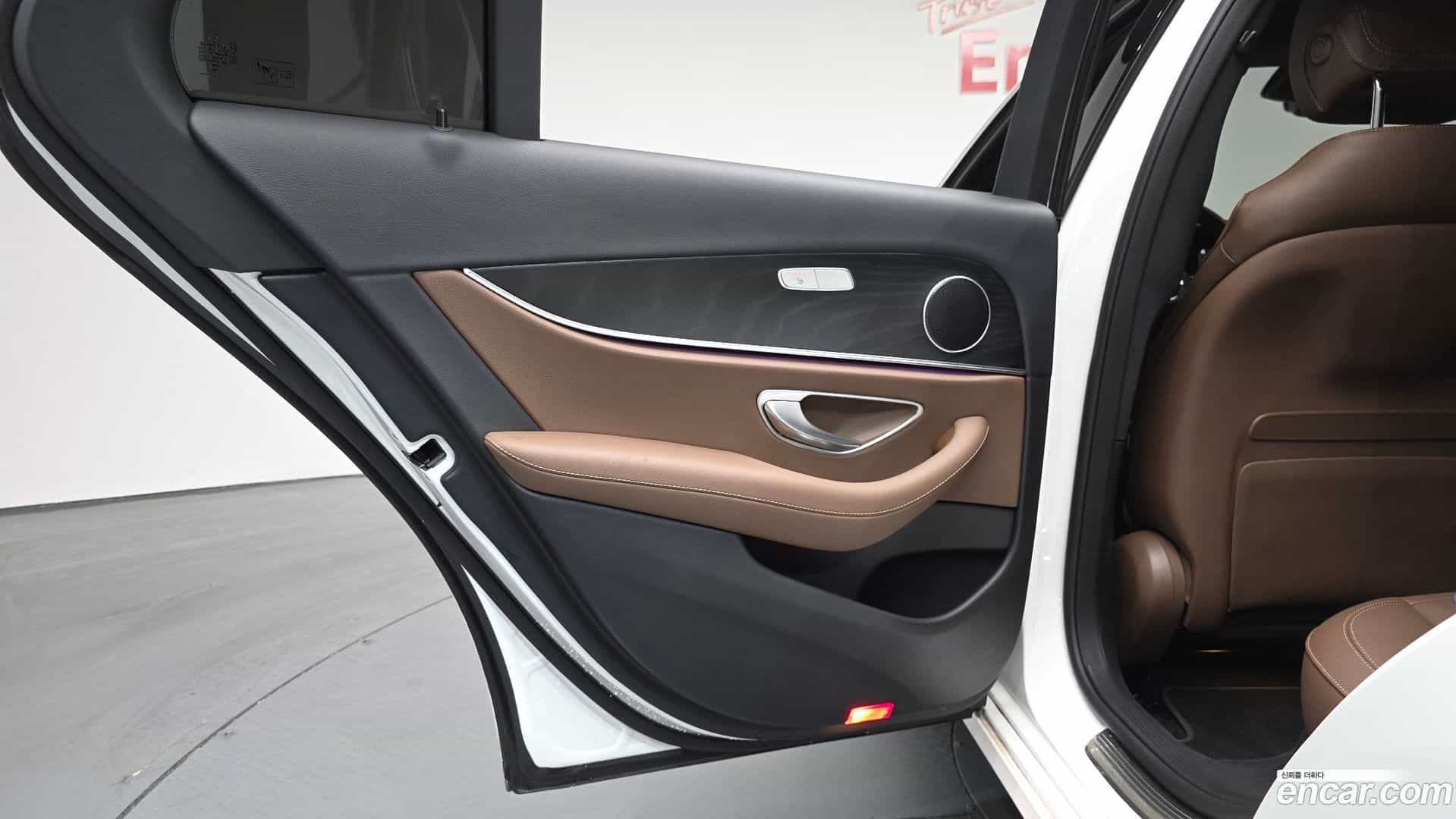 E-Class Mercedes-Benz 2023.10-INNER-035