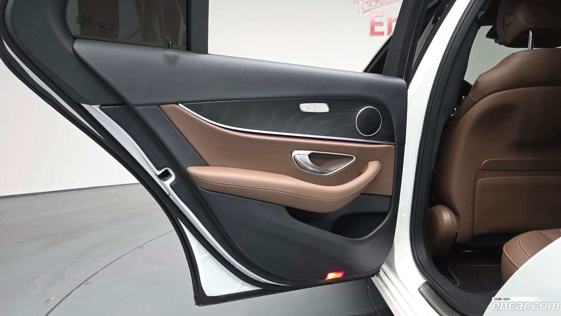 Main__Slider__Photo:E-Class Mercedes-Benz 2023.10-24
