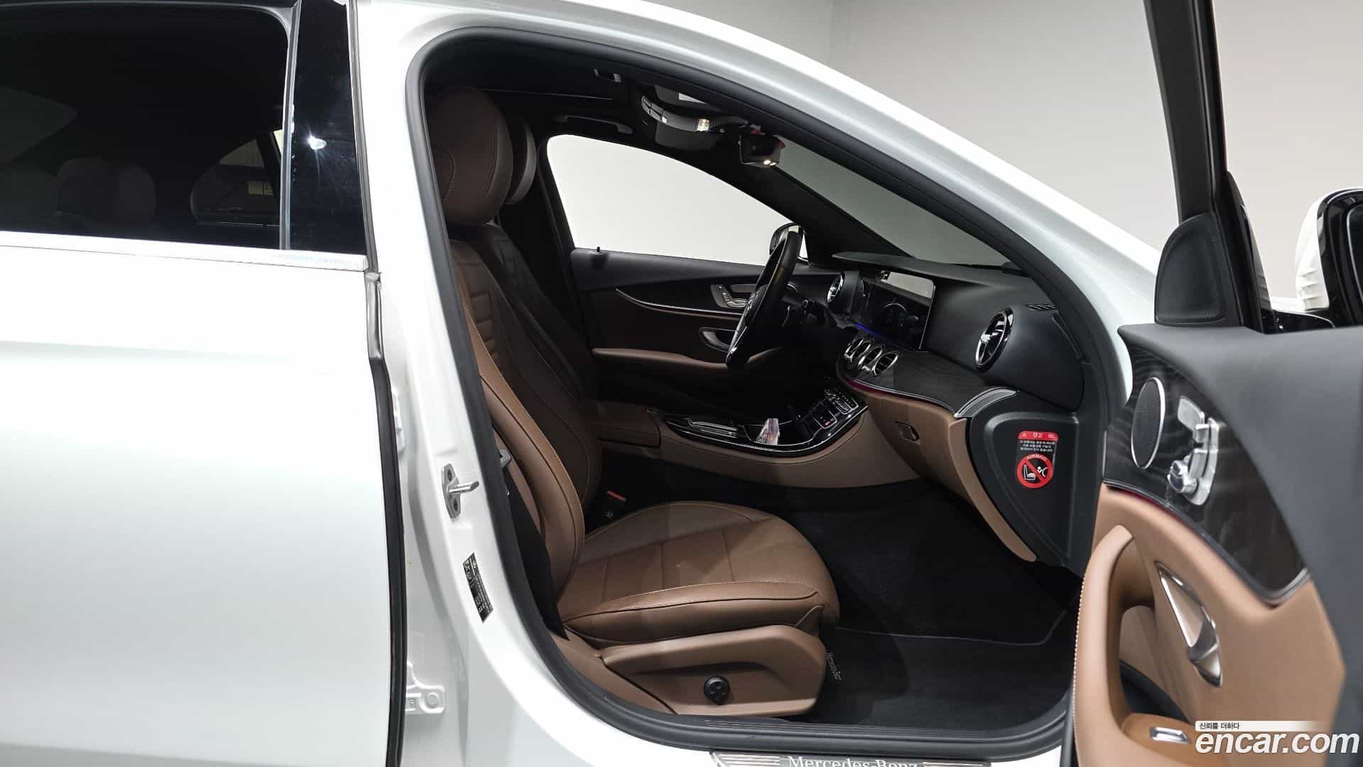 E-Class Mercedes-Benz 2023.10-INNER-036
