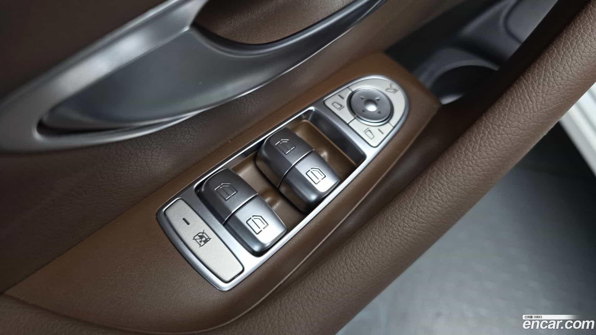 E-Class Mercedes-Benz 2023.10-OPTION-040