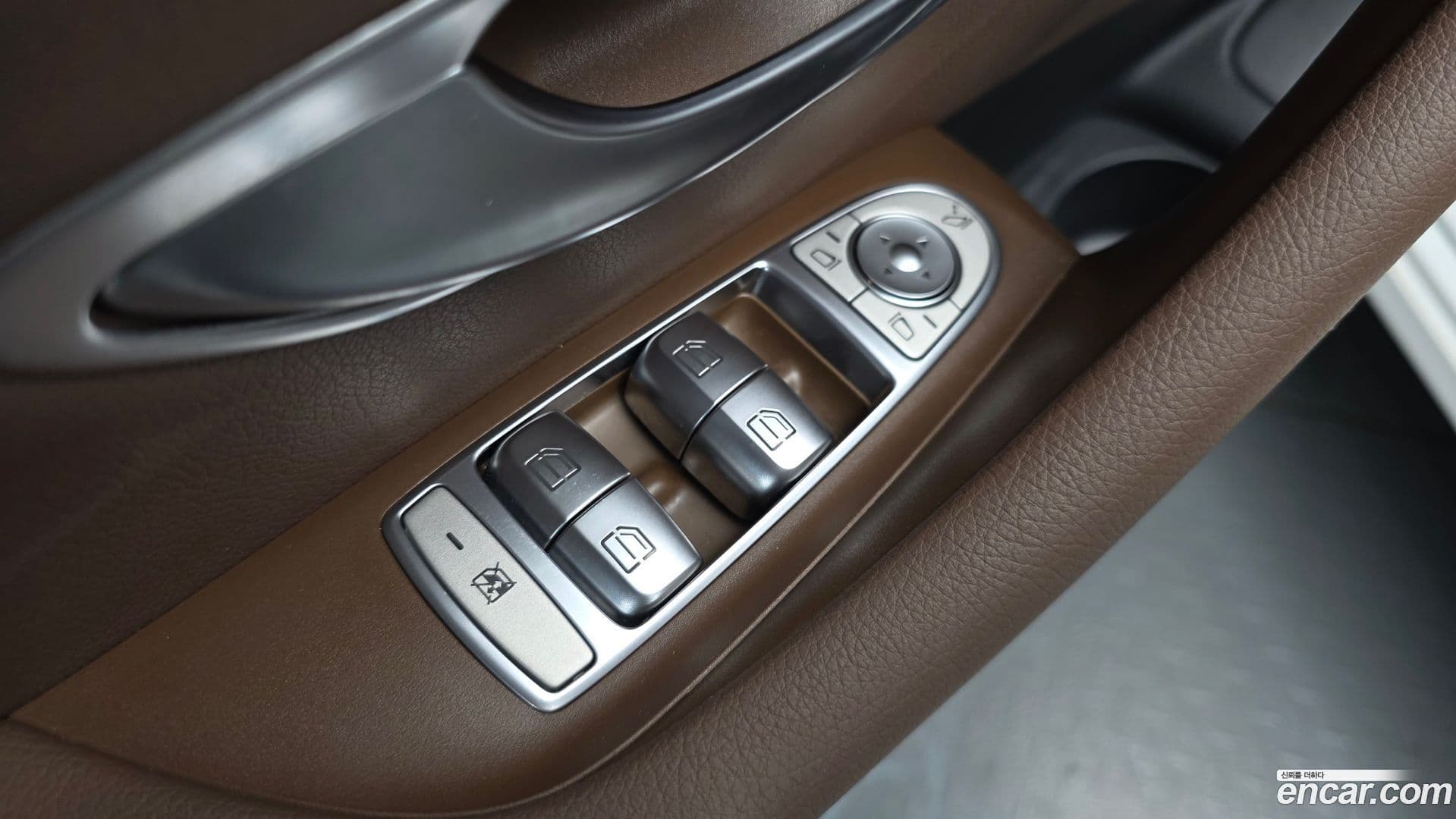 Main__Slider__Photo:E-Class Mercedes-Benz 2023.10-26