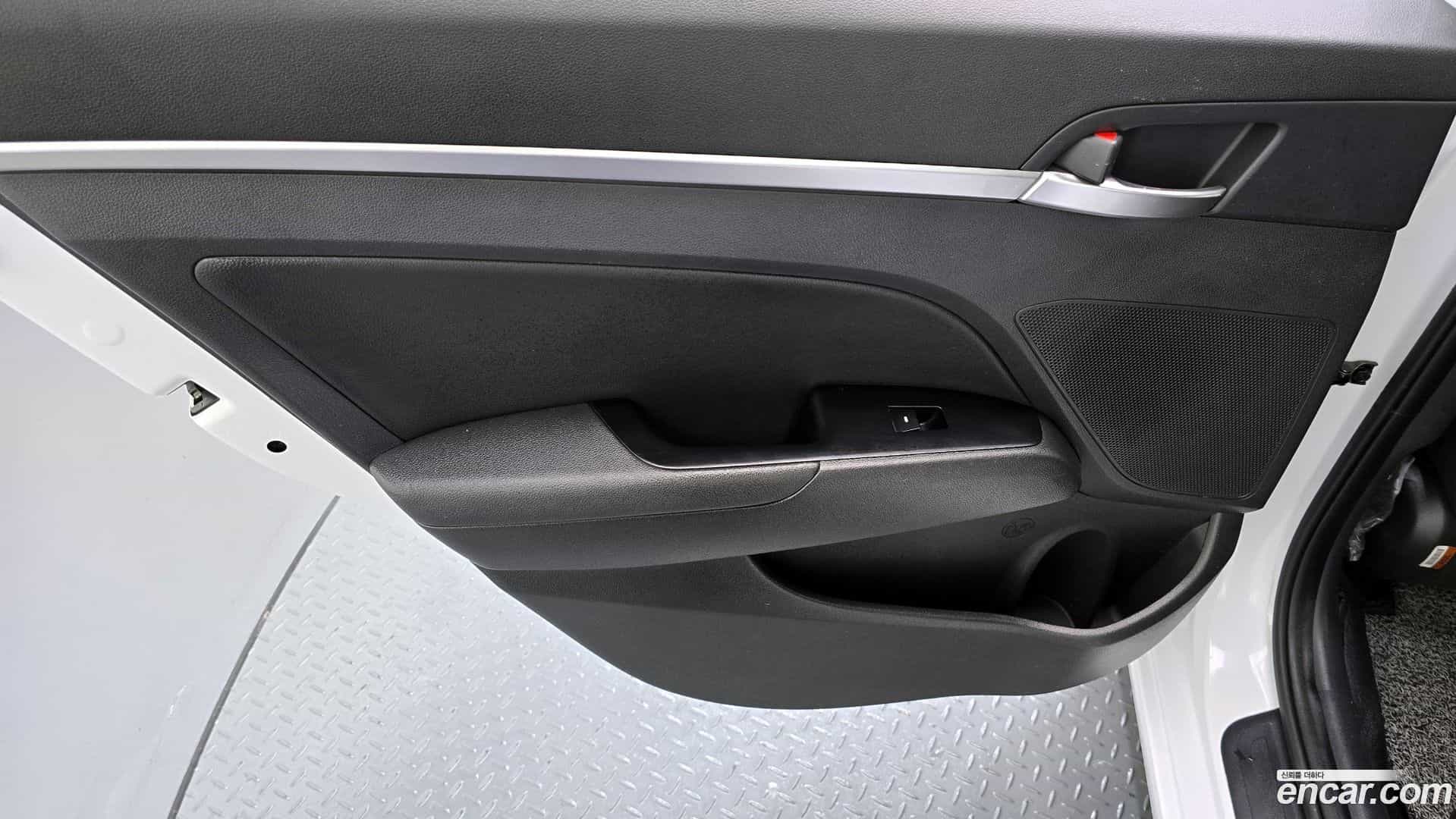 AVANTE Hyundai 2019.0-INNER-035