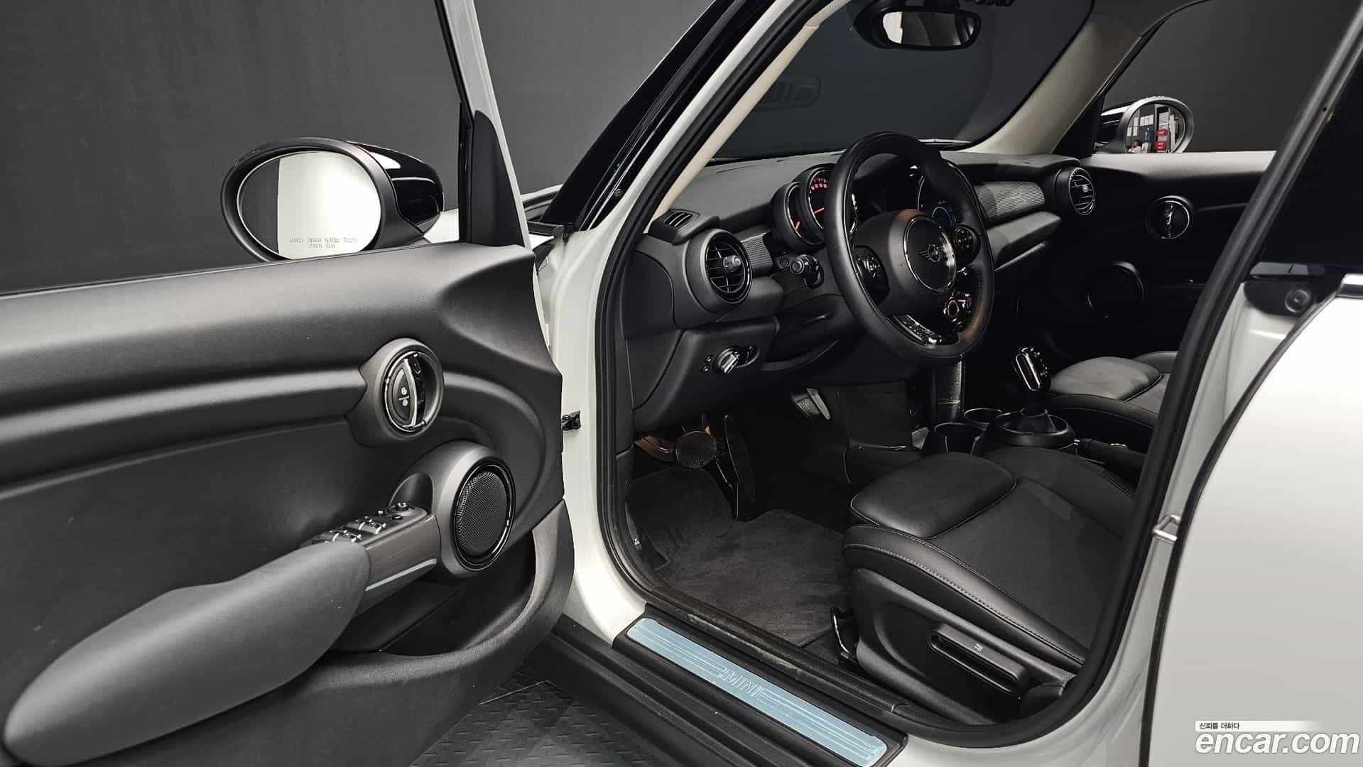 Cooper Mini 2021.2-OPTION-016