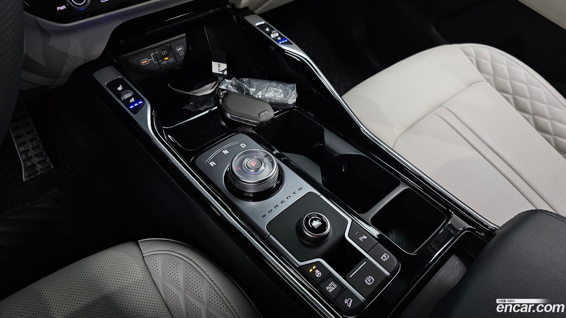 Main__Slider__Photo:Sorento Kia 2024.0-8