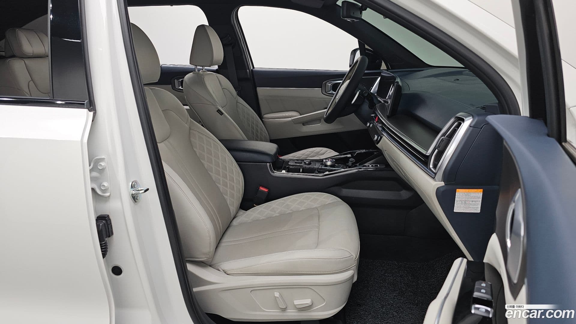 Main__Slider__Photo:Sorento Kia 2024.0-10