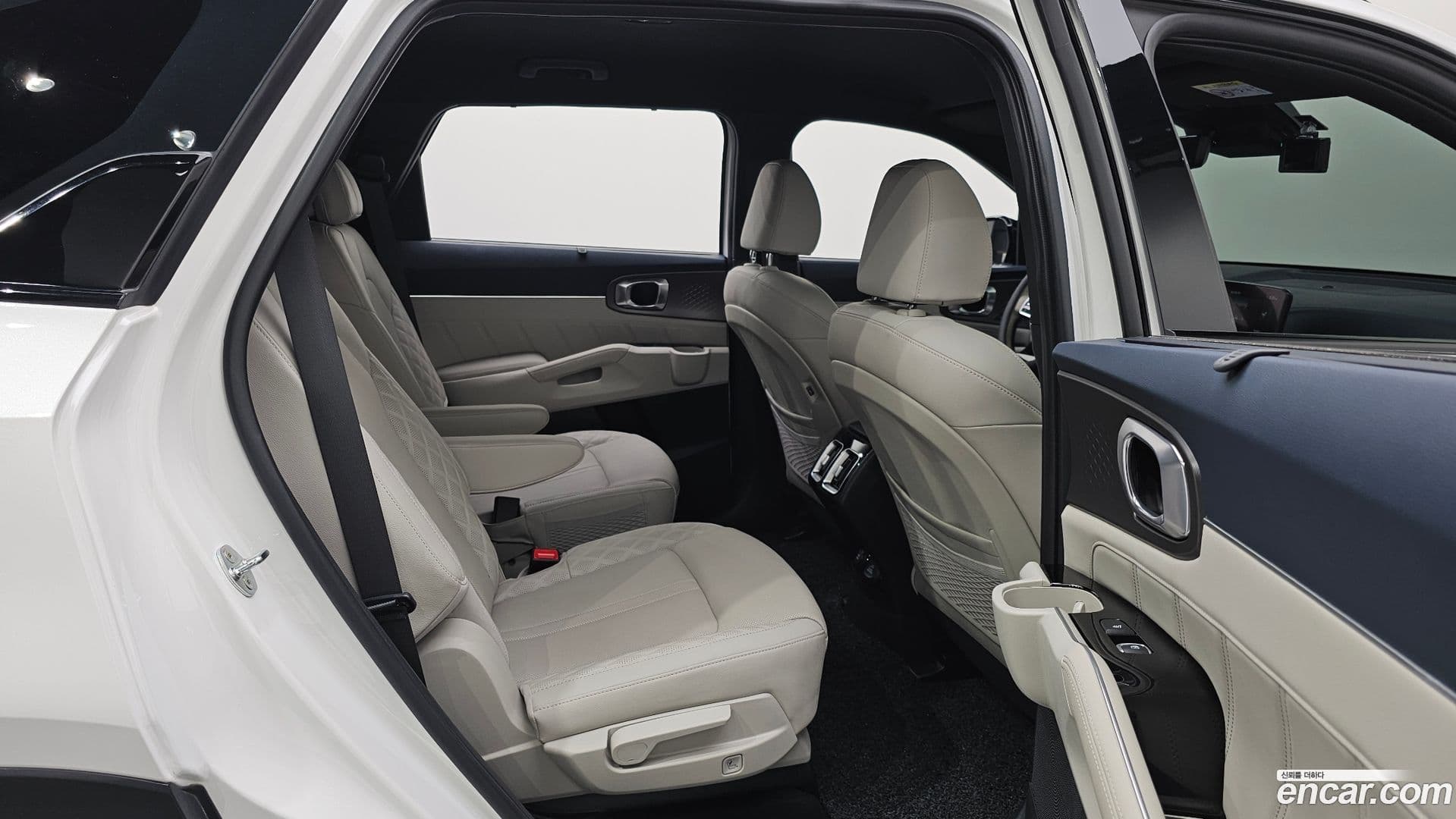 Main__Slider__Photo:Sorento Kia 2024.0-11