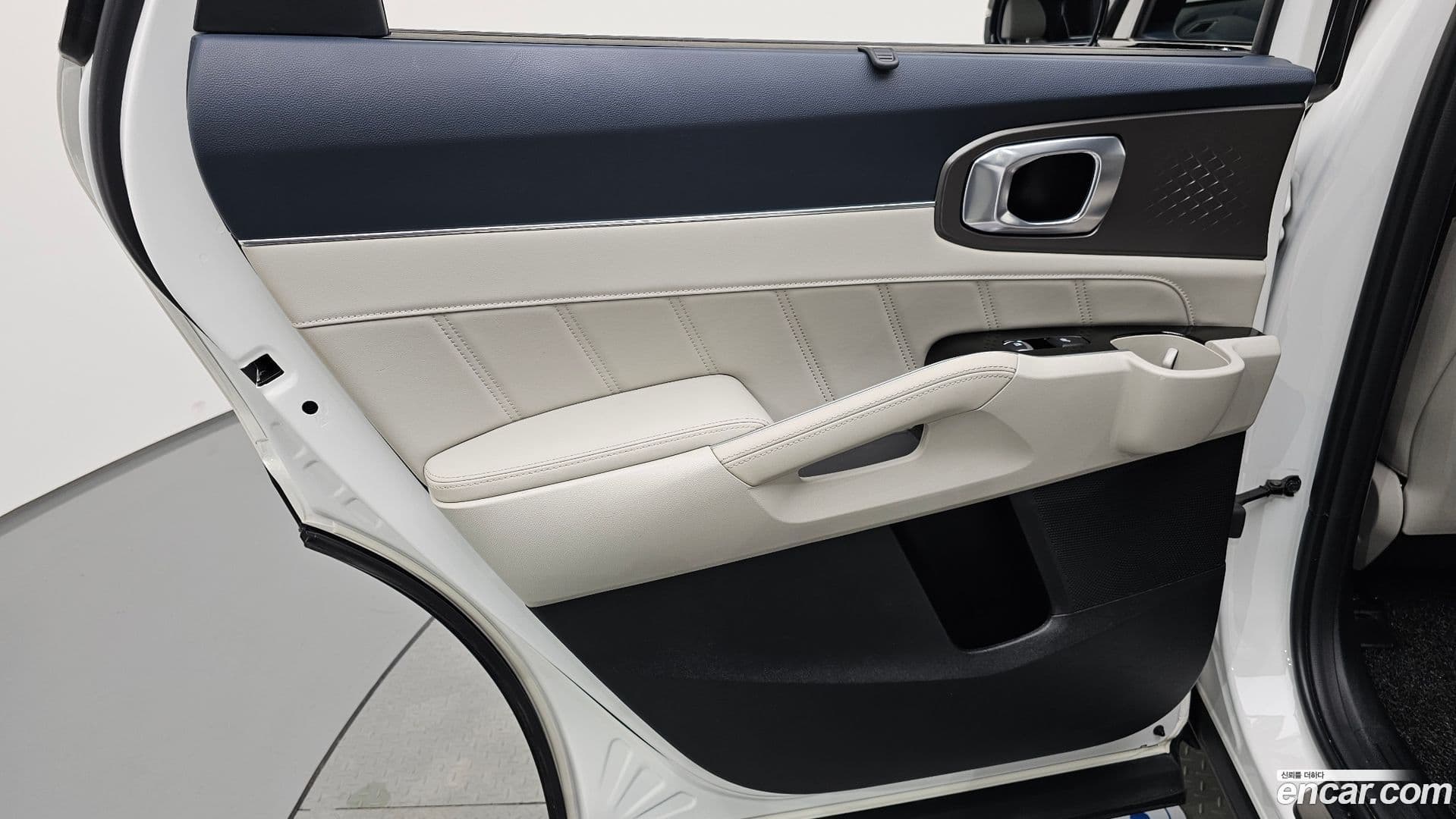 Main__Slider__Photo:Sorento Kia 2024.0-24
