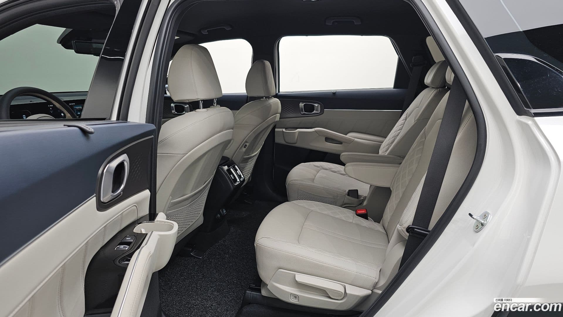 Main__Slider__Photo:Sorento Kia 2024.0-25