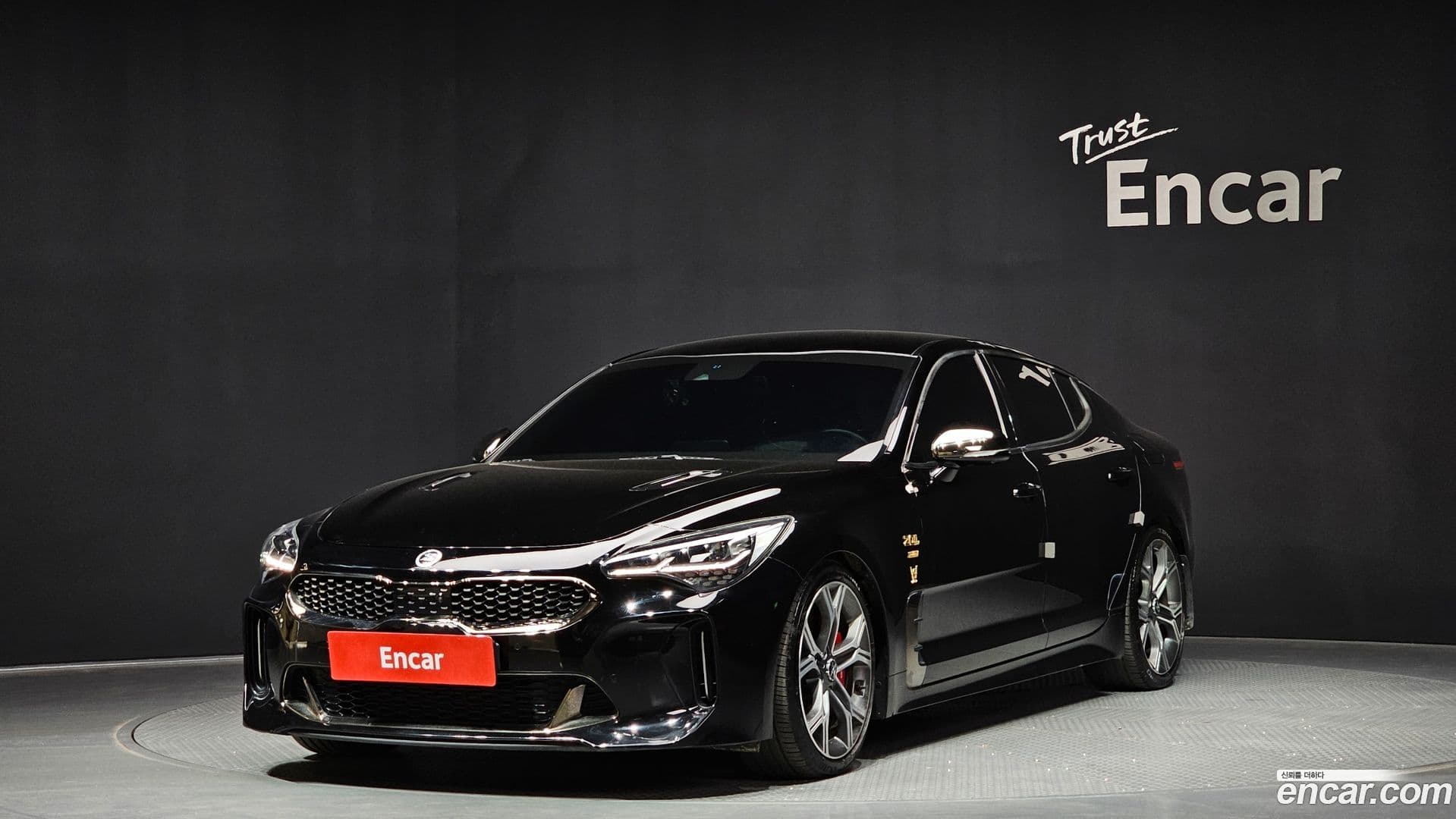 Main__Slider__Photo:Stinger Kia 2019.9-0