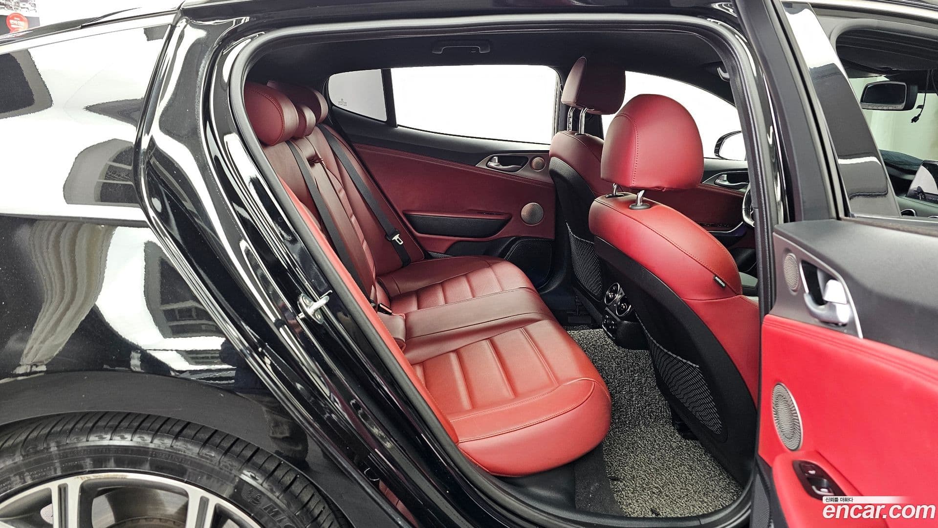 Main__Slider__Photo:Stinger Kia 2019.9-11