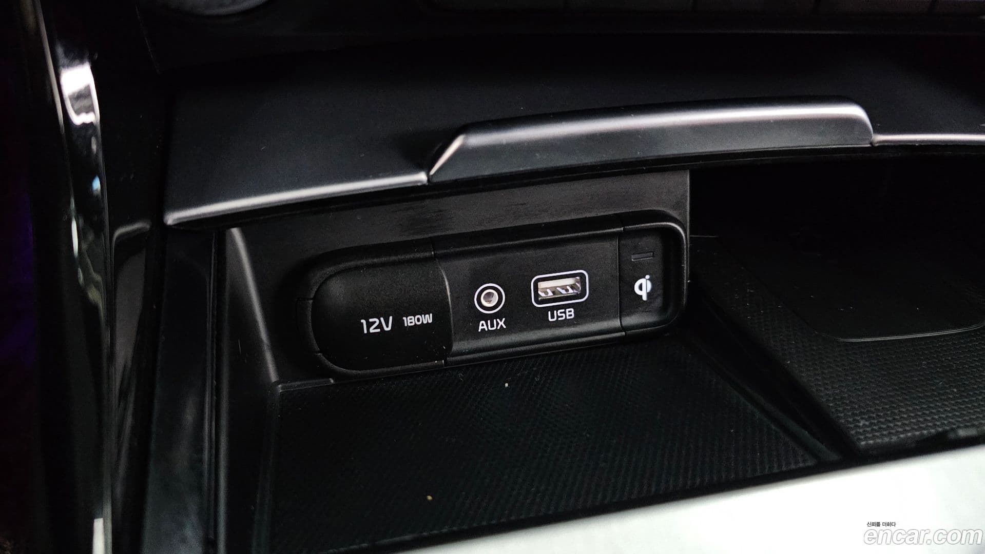 Main__Slider__Photo:Stinger Kia 2019.9-25