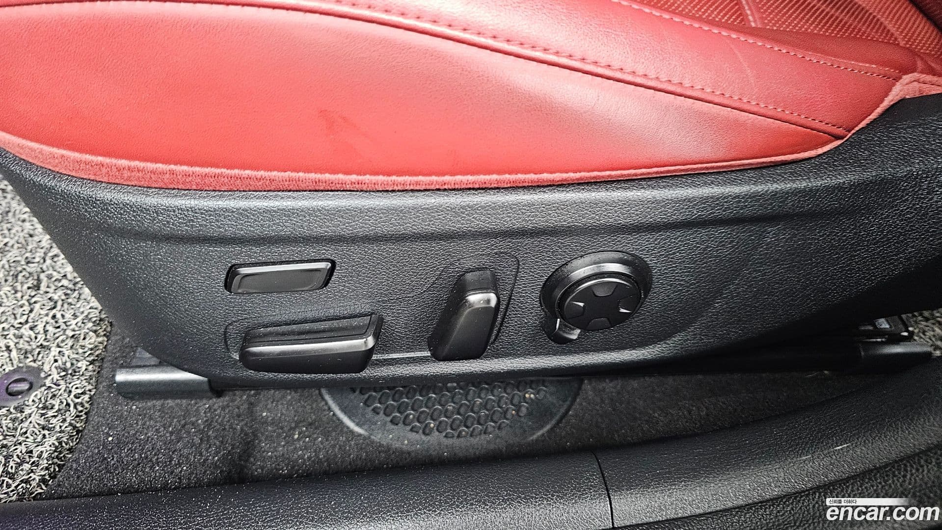 Main__Slider__Photo:Stinger Kia 2019.9-30