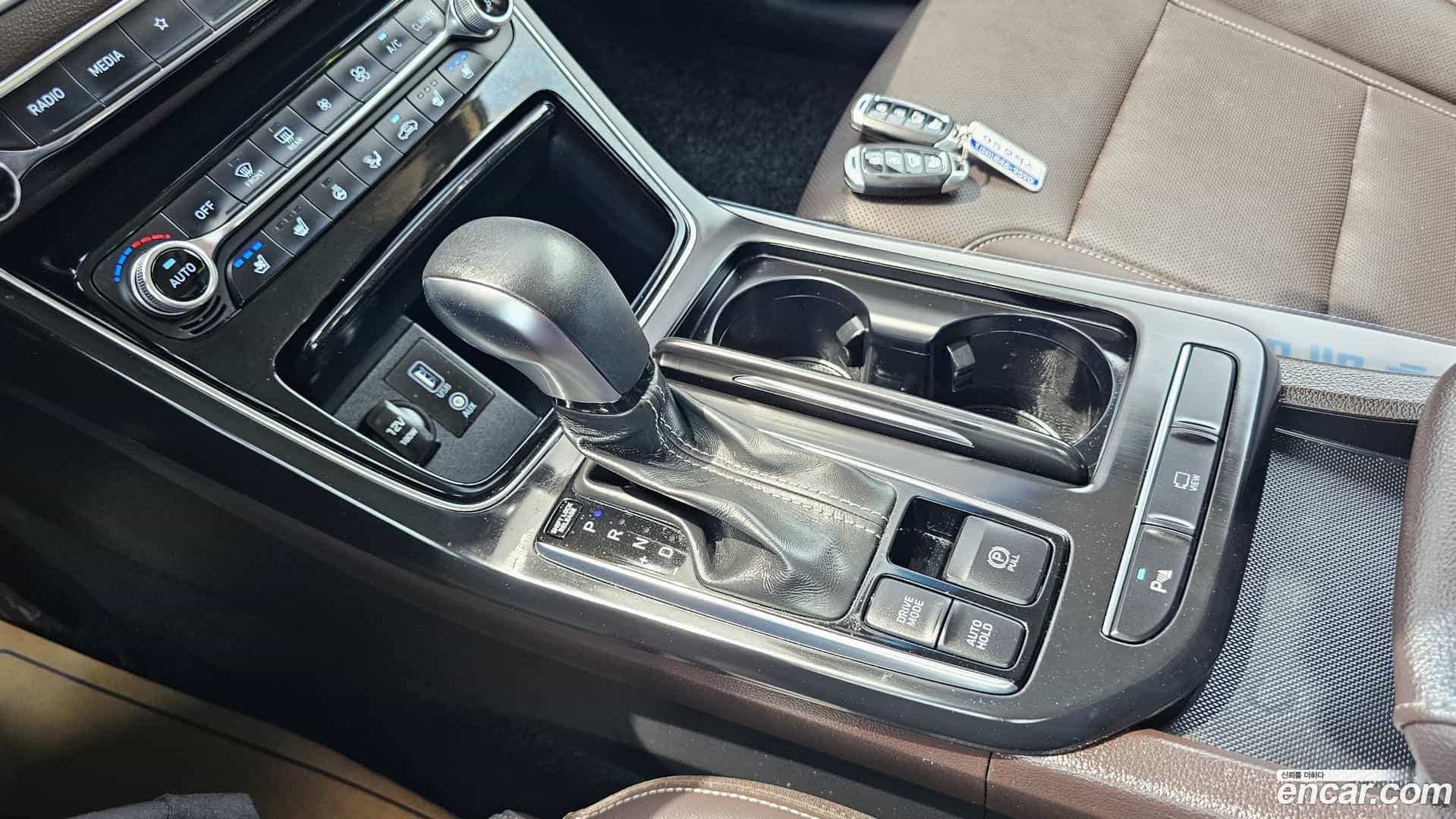 Grandeur Hyundai 2019.1-INNER-009