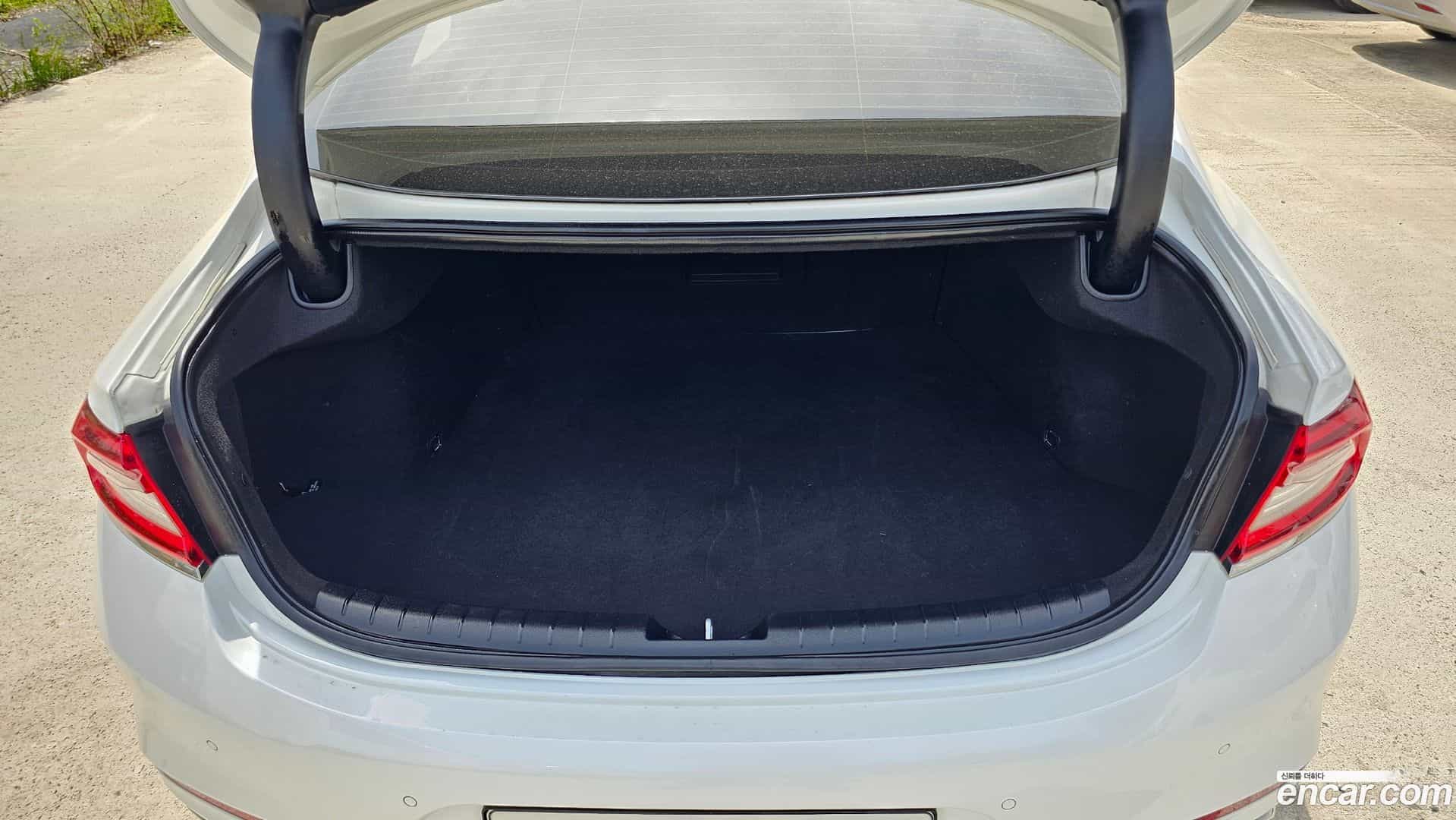 Grandeur Hyundai 2019.1-OPTION-022