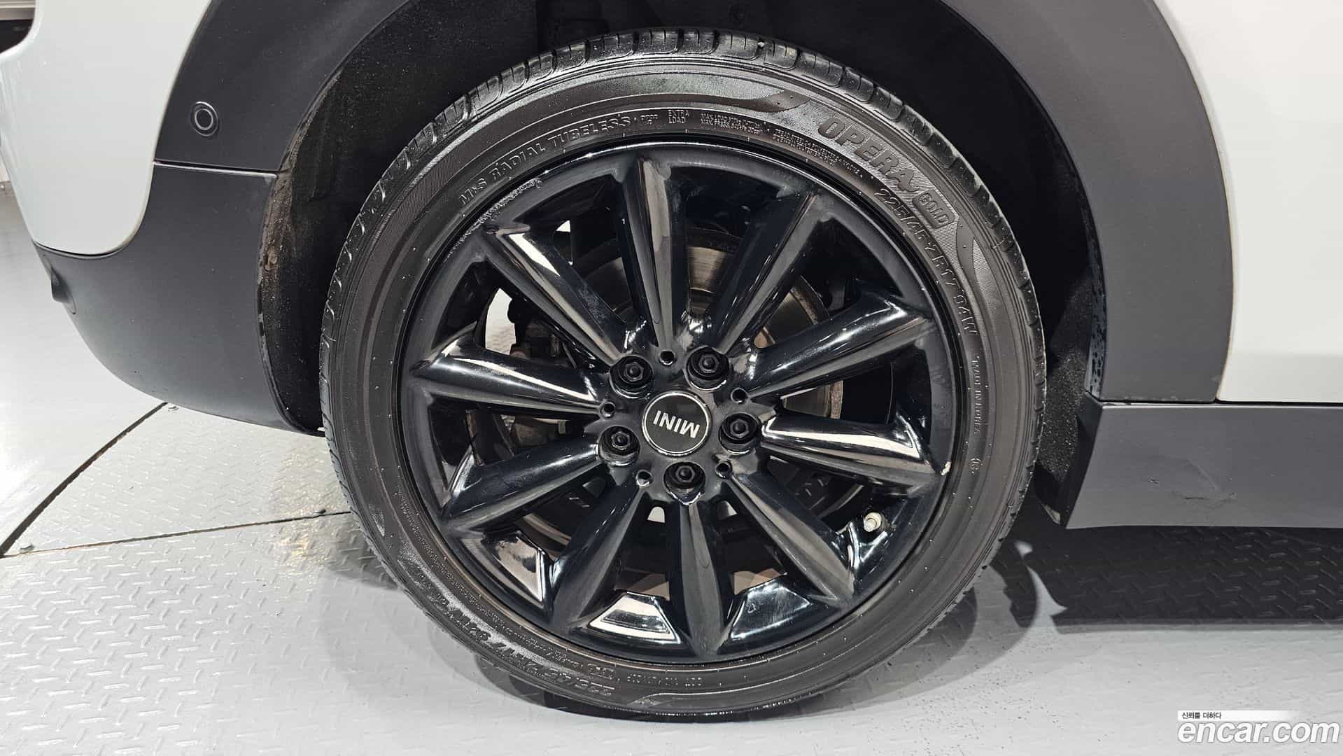 Clubman Mini 2020.10-OUTER-005