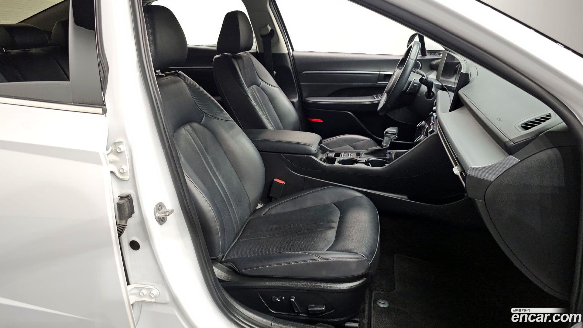 Main__Slider__Photo:Sonata Hyundai 2023.6-11