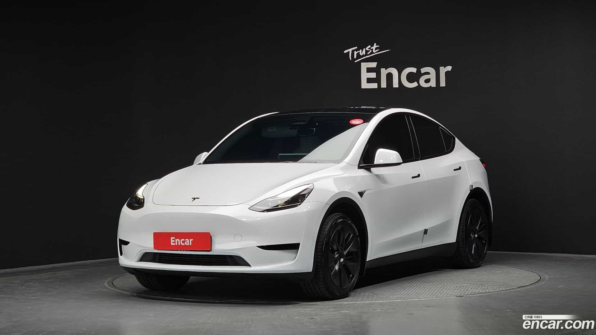 Model Y Tesla 2024.10-OUTER-001