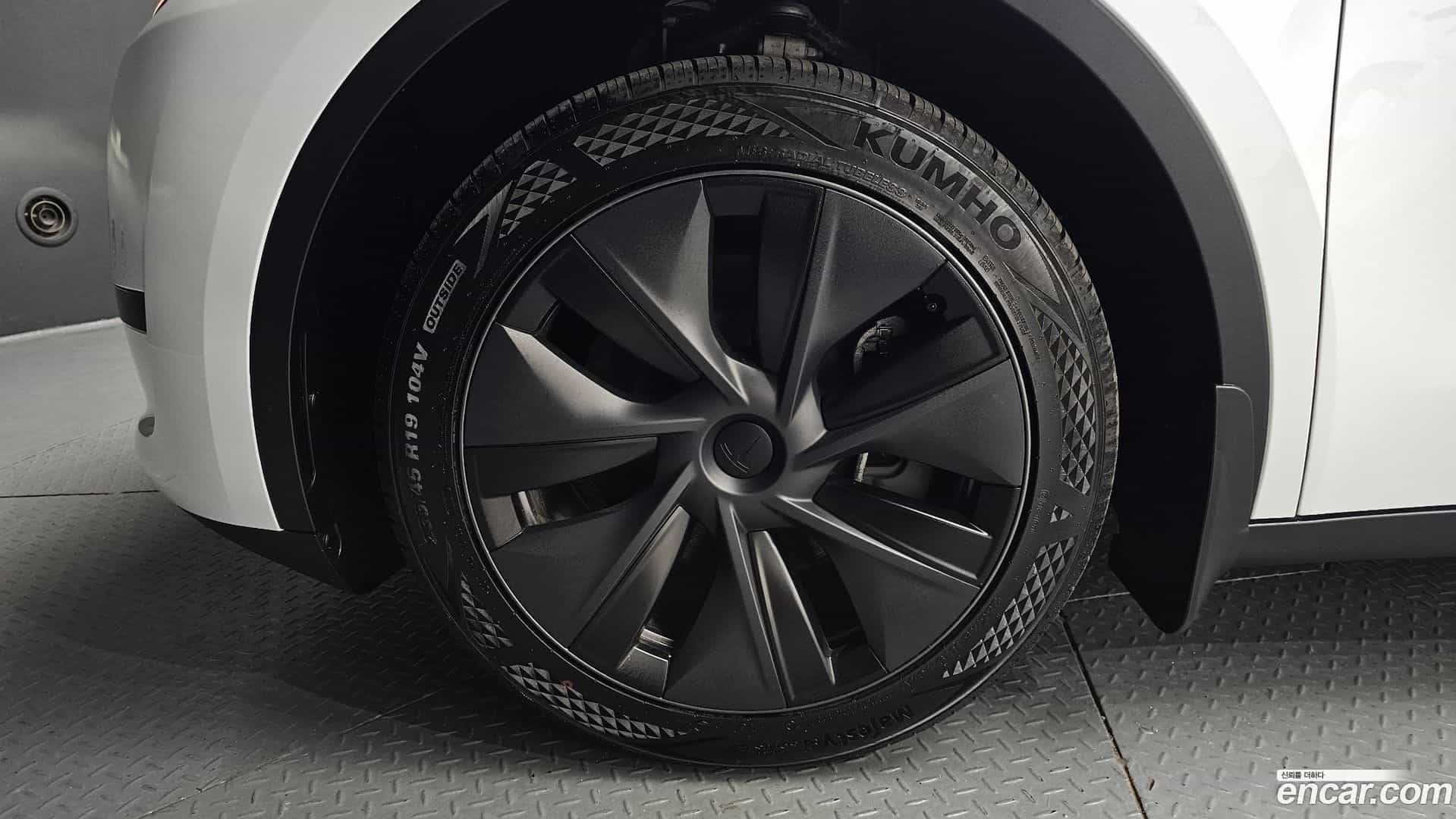 Model Y Tesla 2024.10-OUTER-005