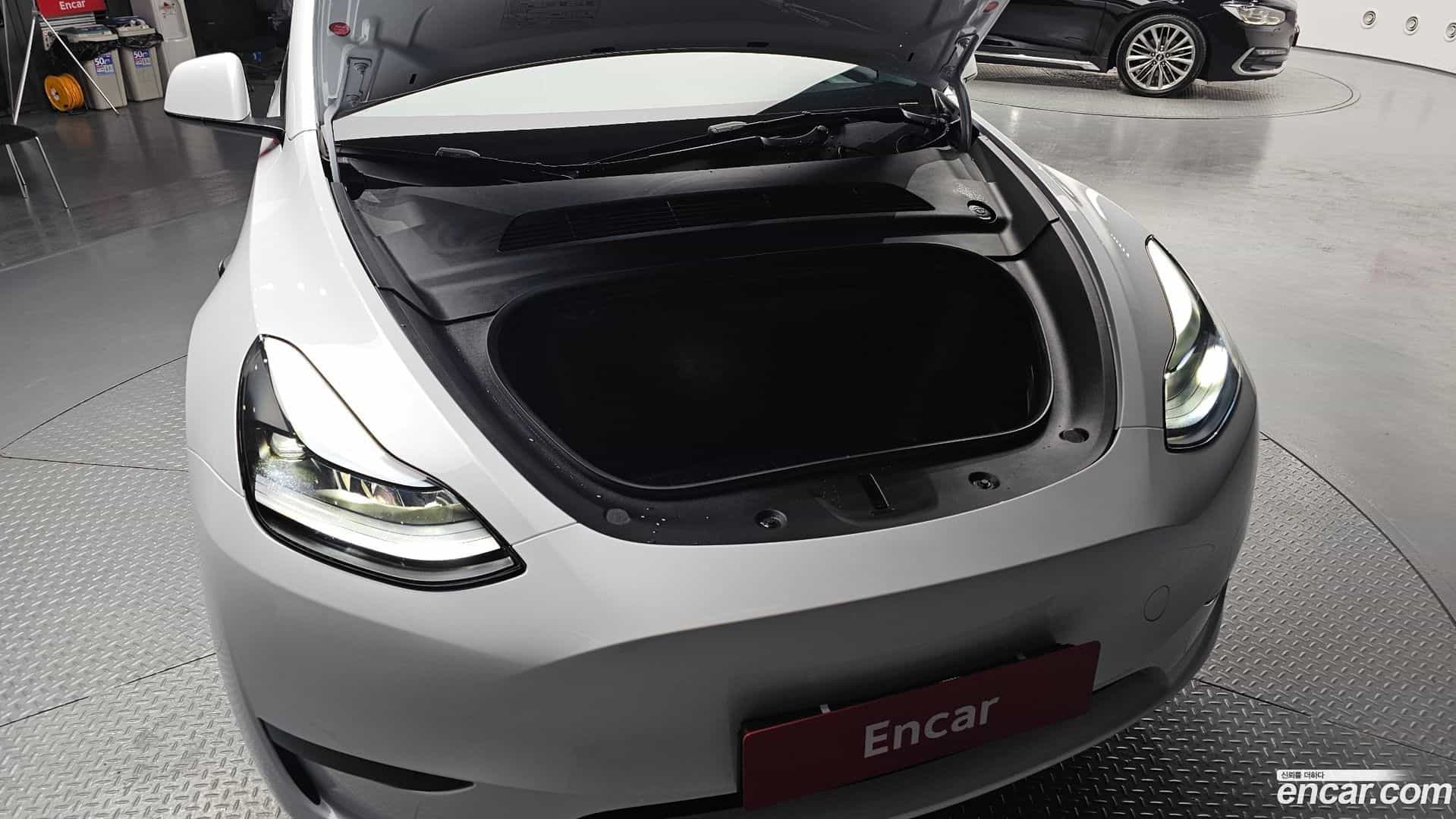 Model Y Tesla 2024.10-OUTER-006