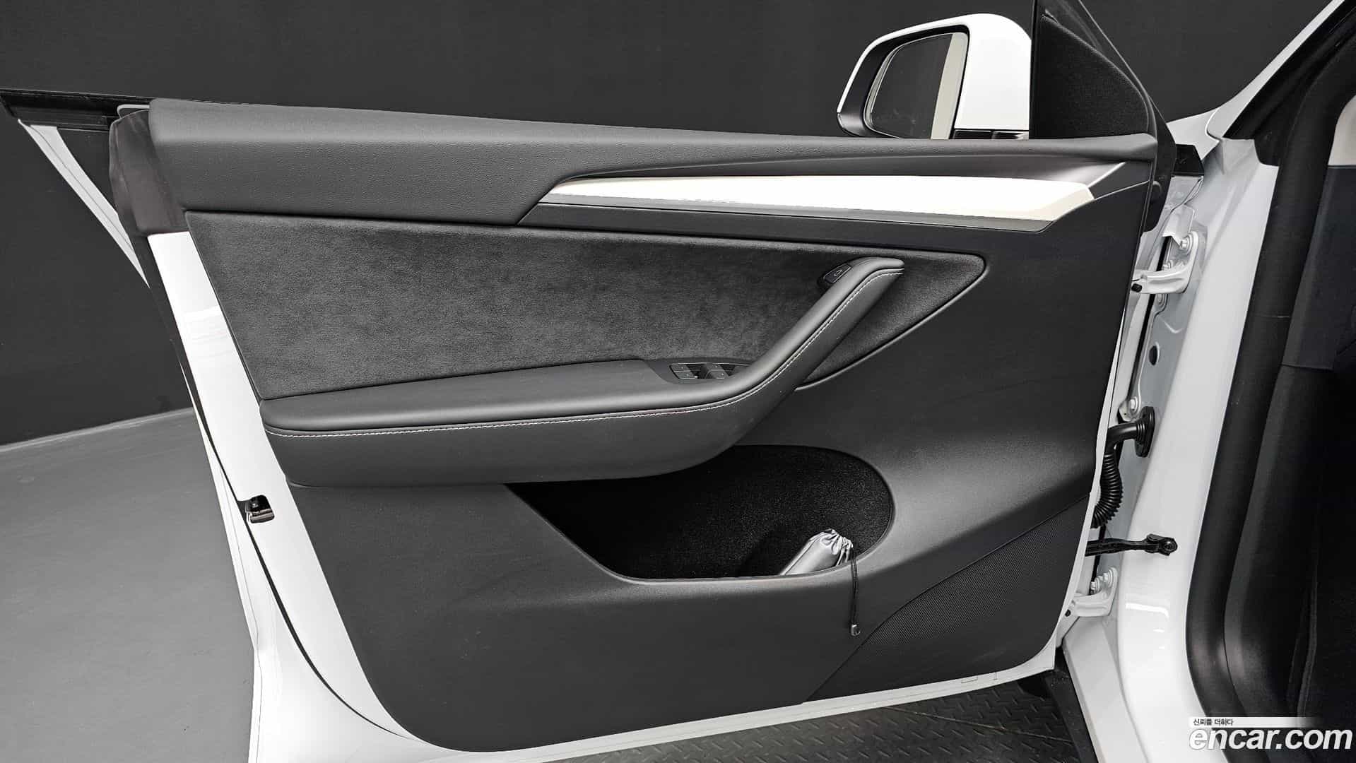 Model Y Tesla 2024.10-INNER-034
