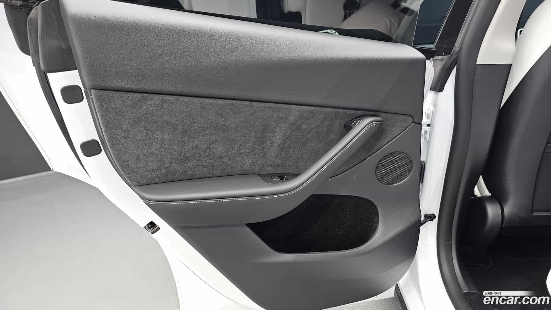 Model Y Tesla 2024.10-INNER-035