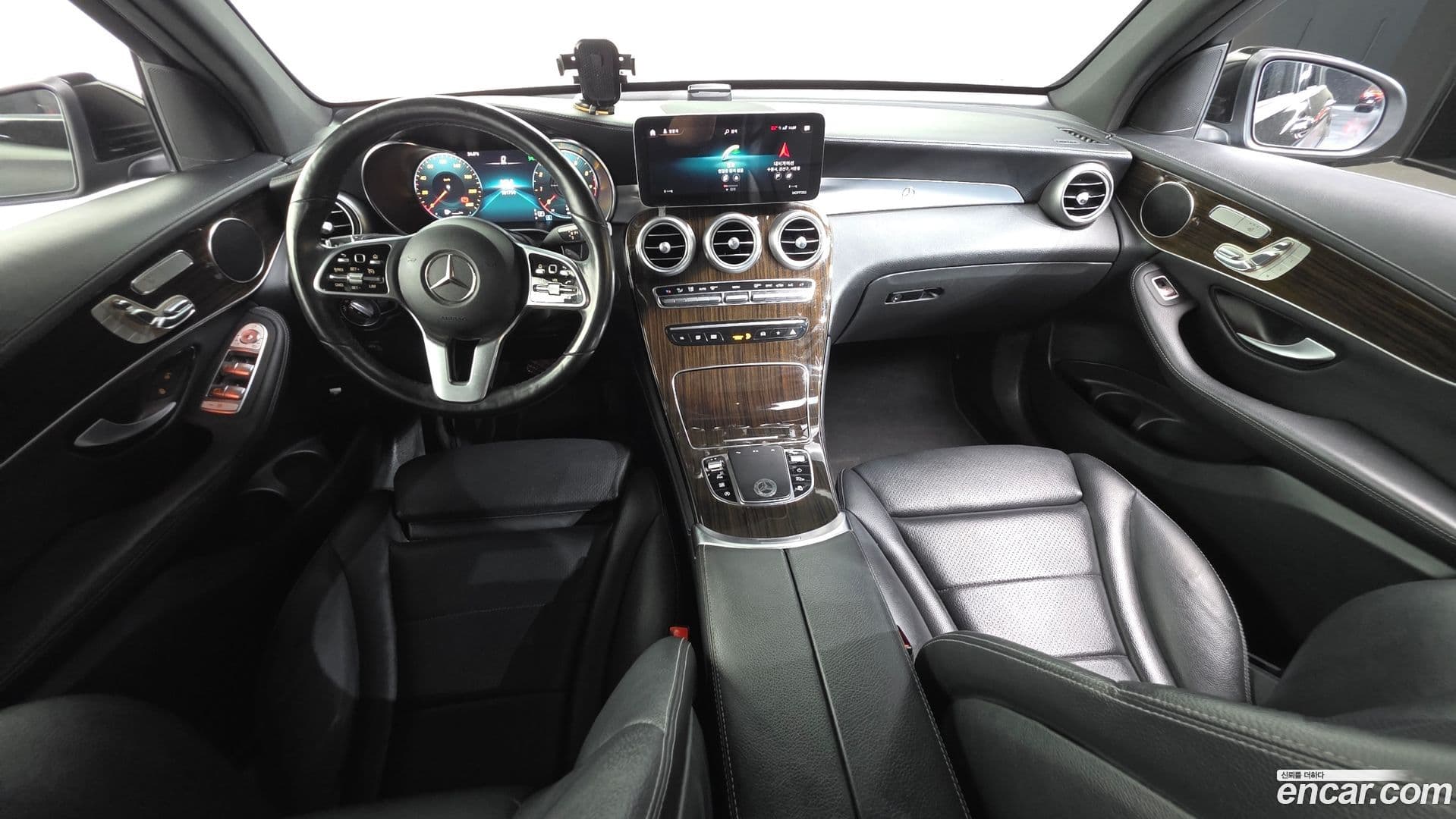 Main__Slider__Photo:GLC-Class Mercedes-Benz 2020.7-6