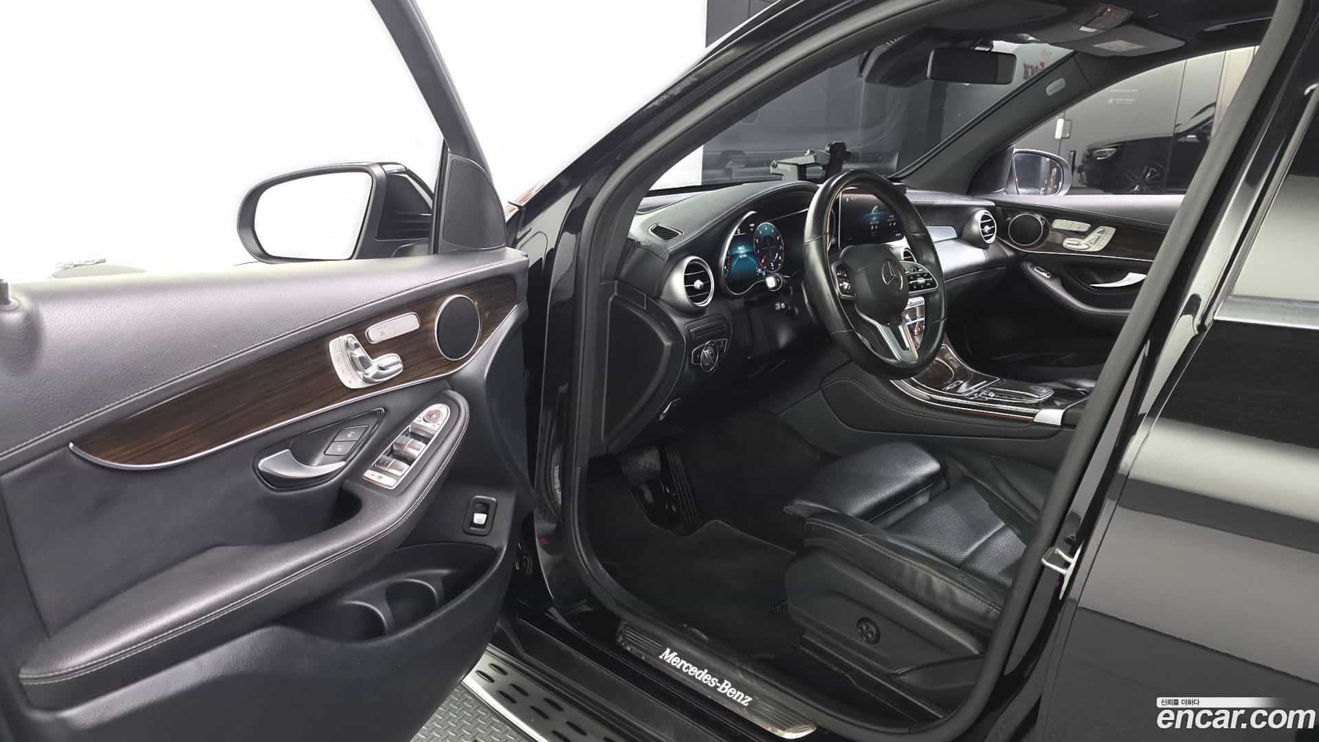 GLC-Class Mercedes-Benz 2020.7-INNER-010