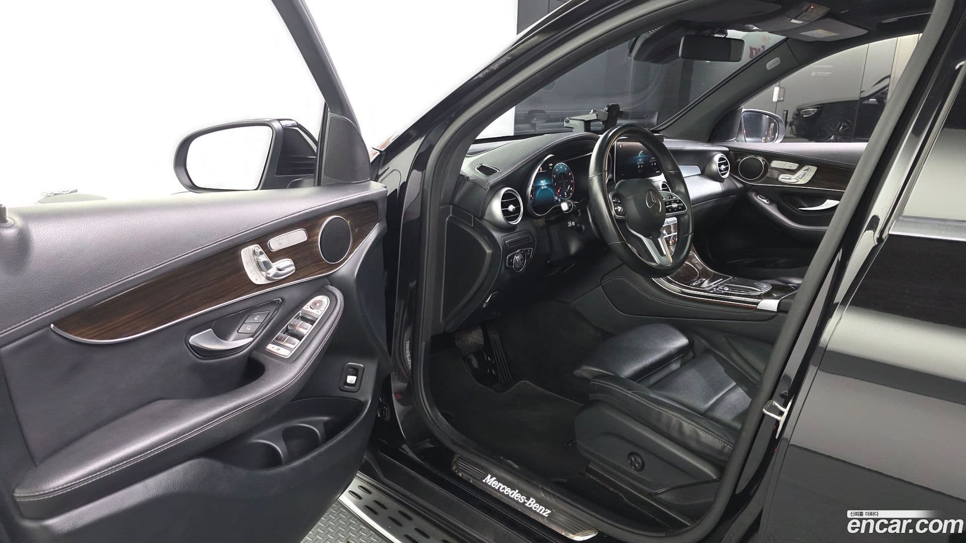 Main__Slider__Photo:GLC-Class Mercedes-Benz 2020.7-9