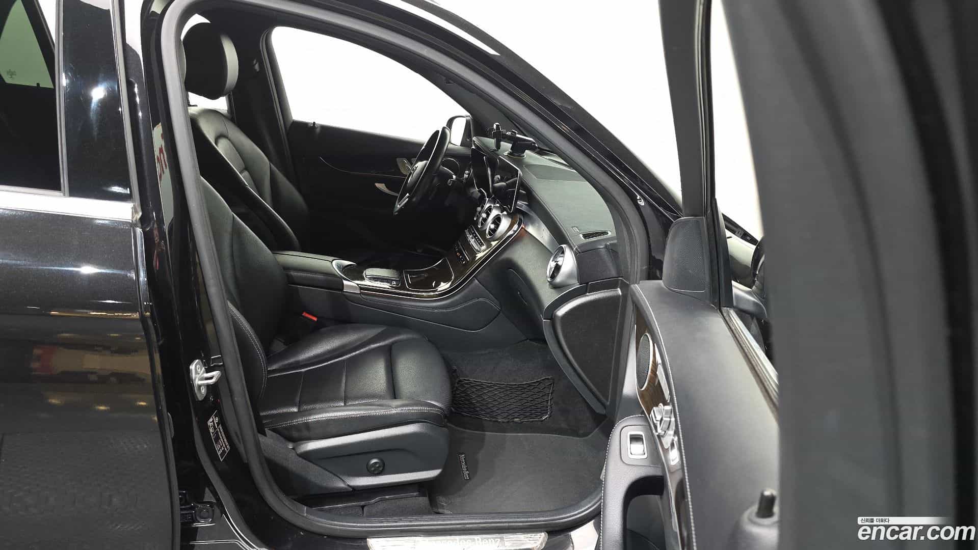 GLC-Class Mercedes-Benz 2020.7-OPTION-015