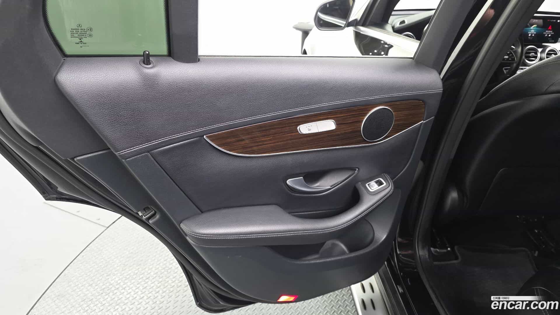 GLC-Class Mercedes-Benz 2020.7-INNER-035