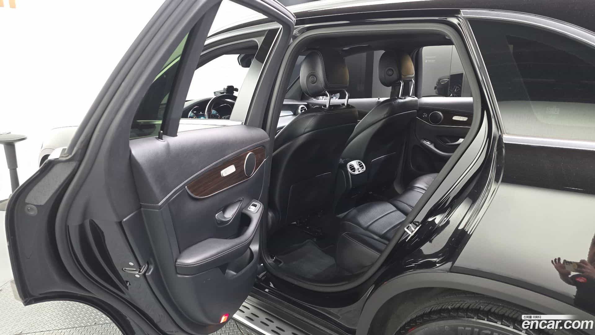 GLC-Class Mercedes-Benz 2020.7-INNER-036