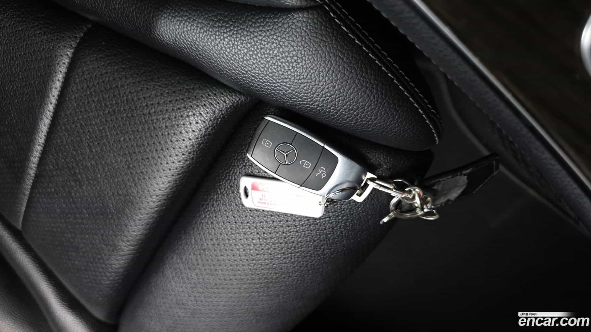 GLC-Class Mercedes-Benz 2020.7-OPTION-043