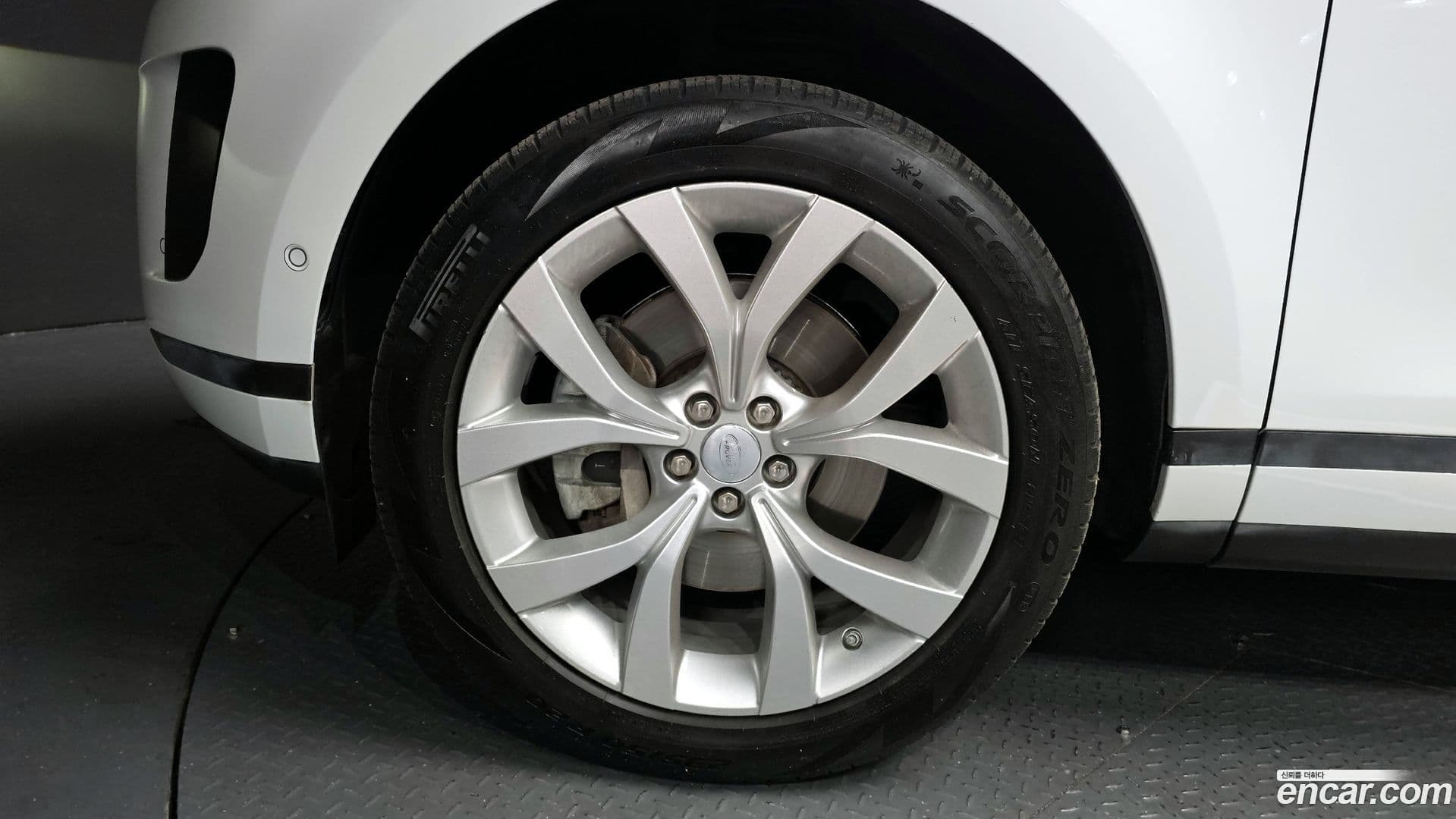 Main__Slider__Photo:Range Rover Evoque Land Rover 2020.2-4