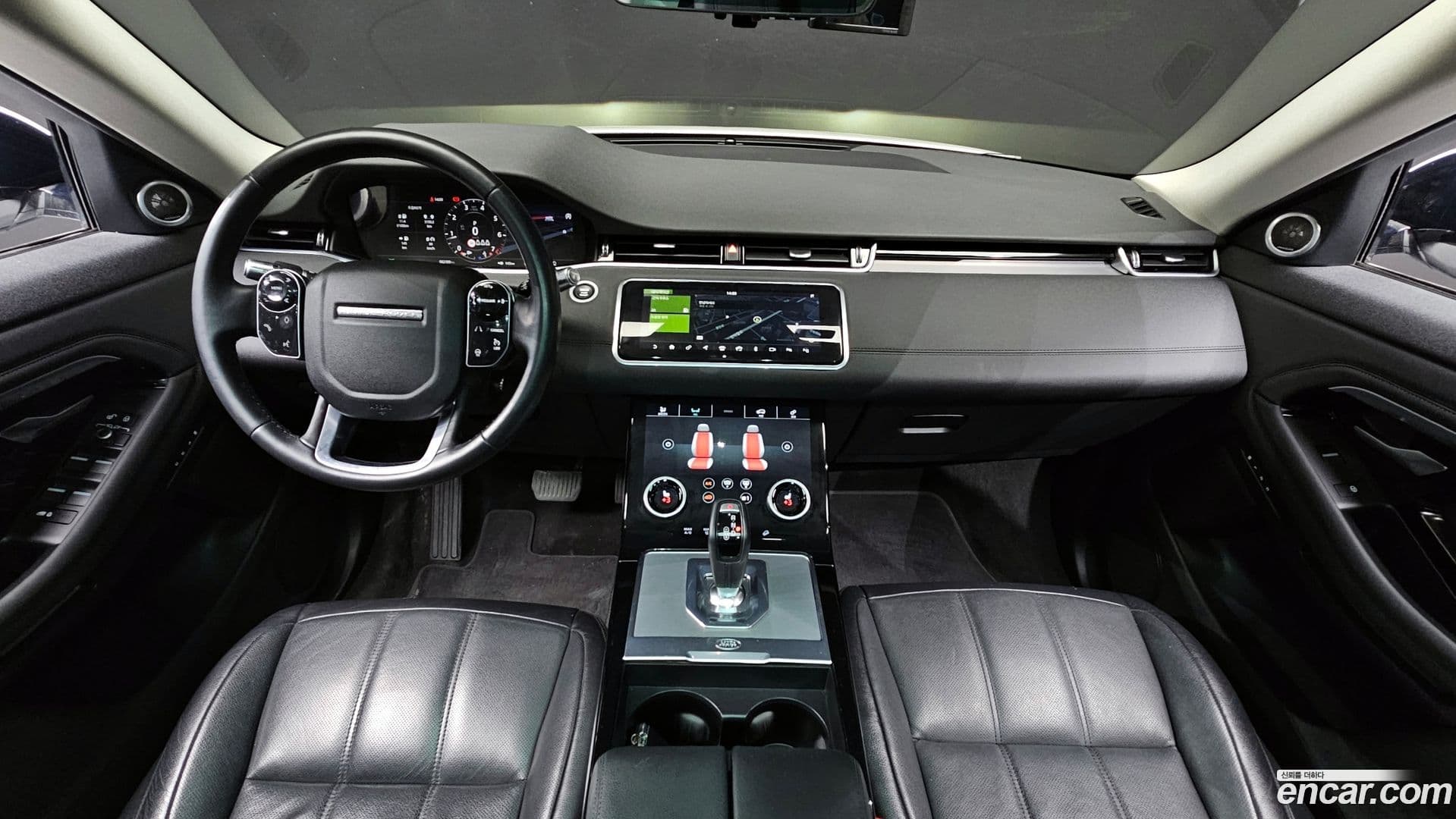 Main__Slider__Photo:Range Rover Evoque Land Rover 2020.2-6