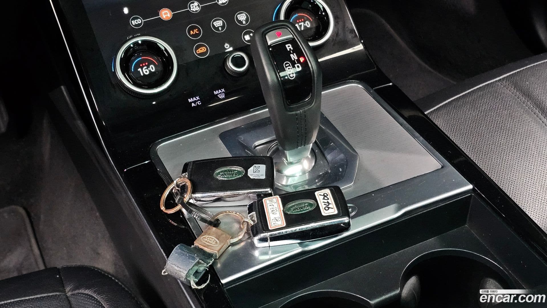 Main__Slider__Photo:Range Rover Evoque Land Rover 2020.2-8
