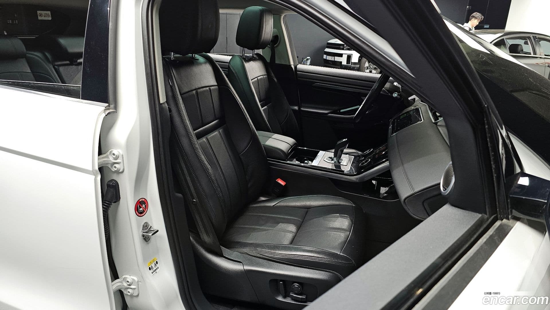 Main__Slider__Photo:Range Rover Evoque Land Rover 2020.2-9