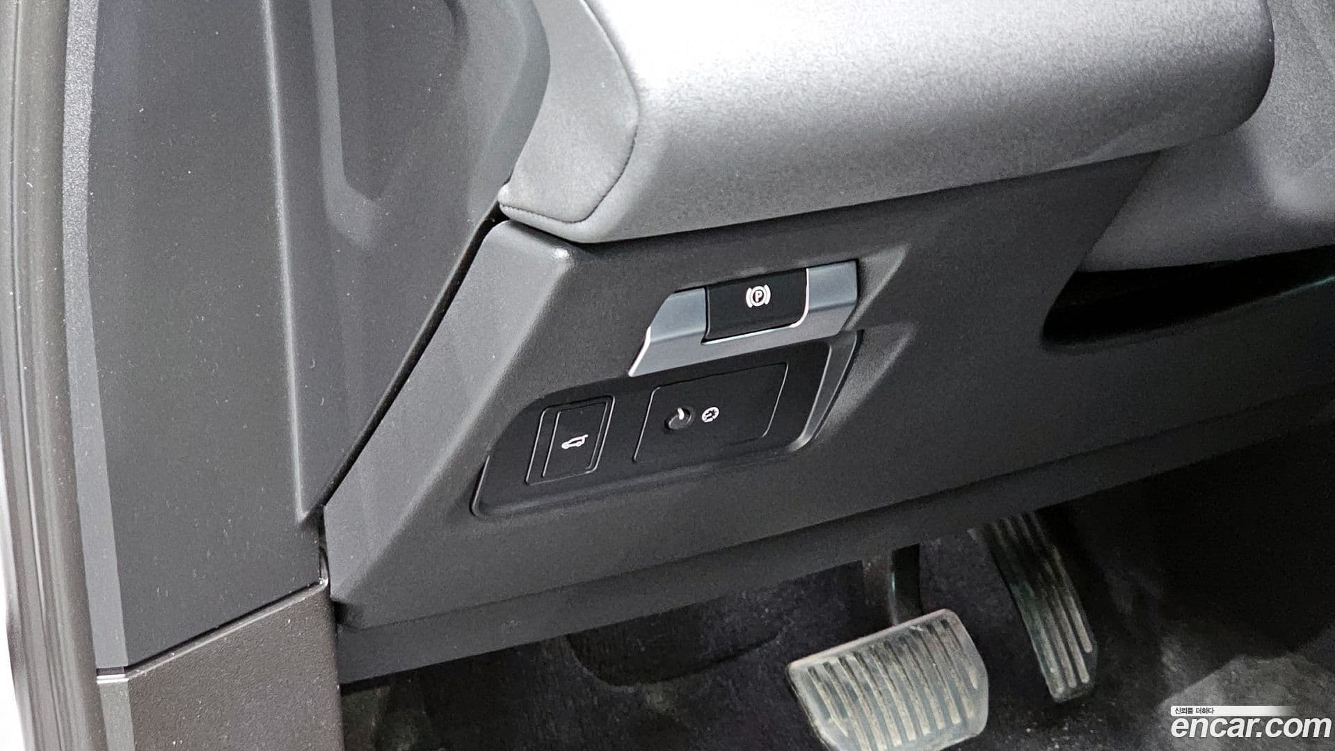 Main__Slider__Photo:Range Rover Evoque Land Rover 2020.2-13