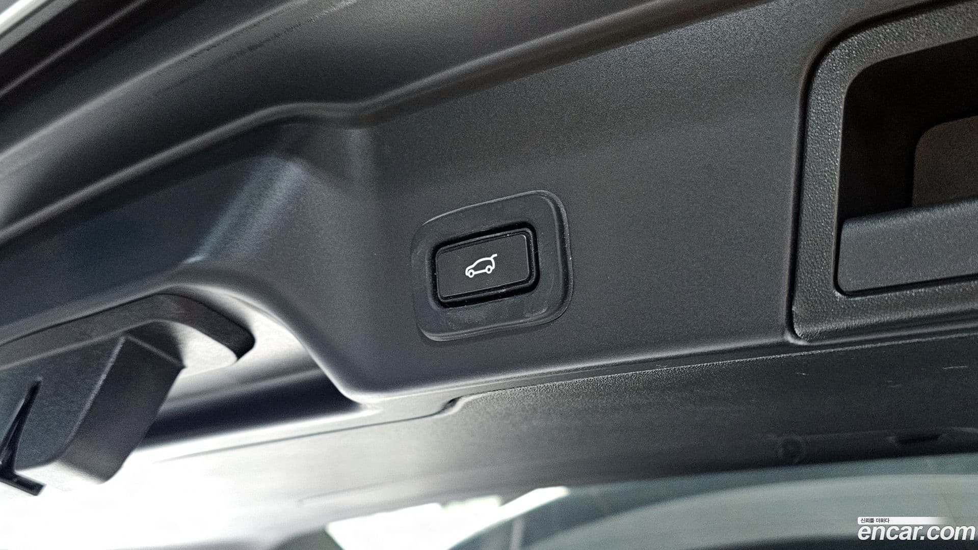 Main__Slider__Photo:Range Rover Evoque Land Rover 2020.2-19