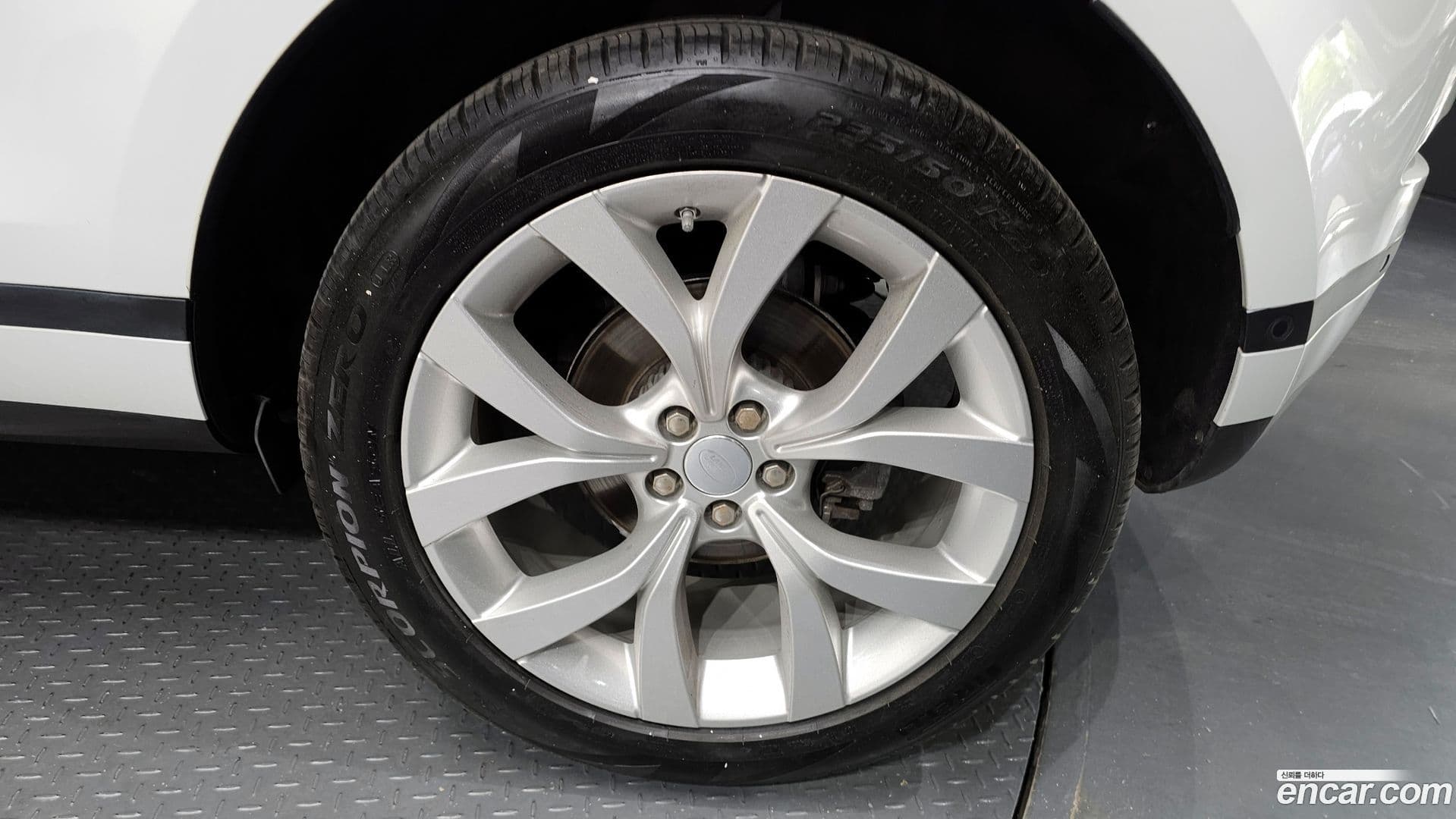 Main__Slider__Photo:Range Rover Evoque Land Rover 2020.2-20