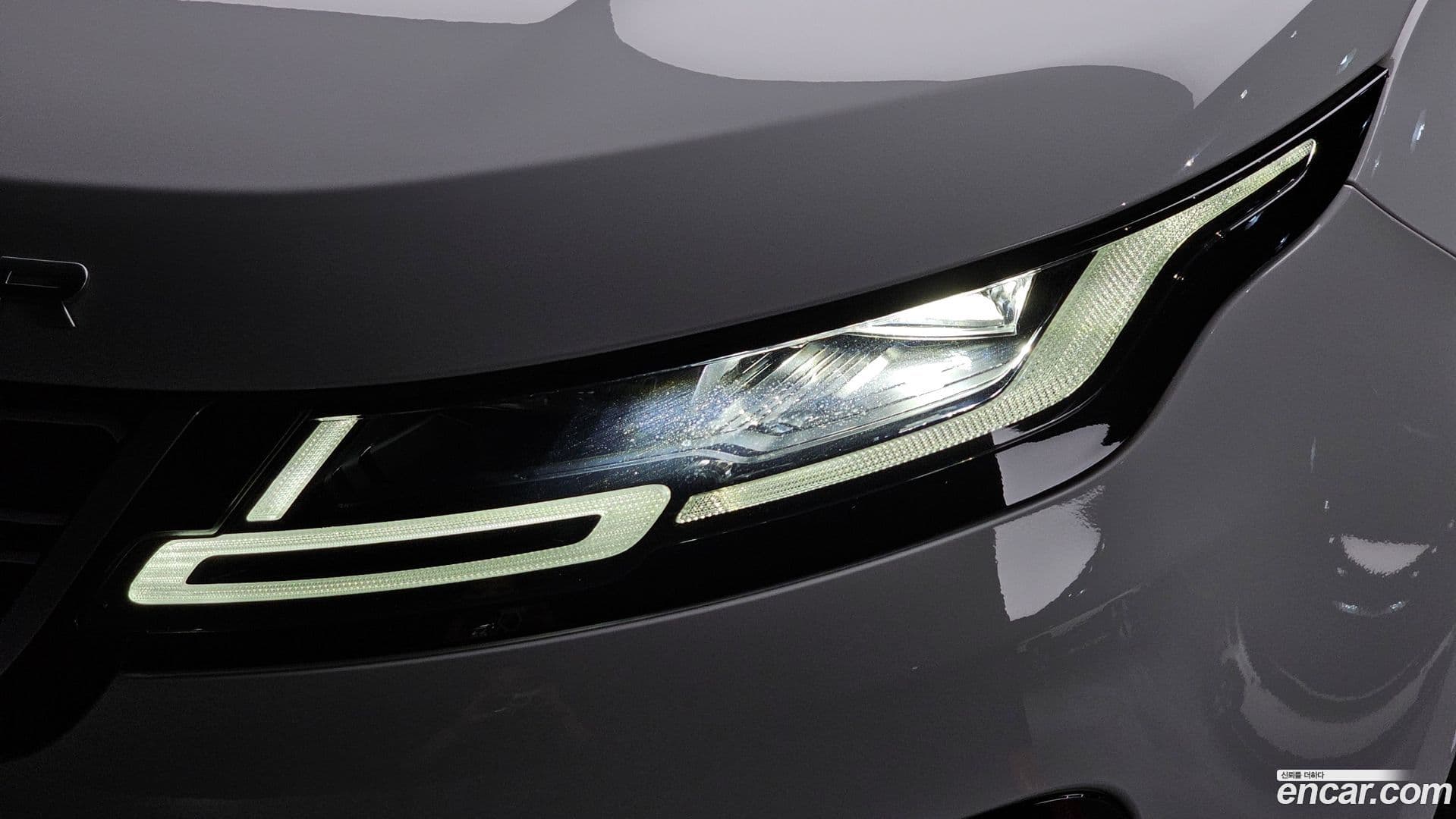 Main__Slider__Photo:Range Rover Evoque Land Rover 2020.2-21