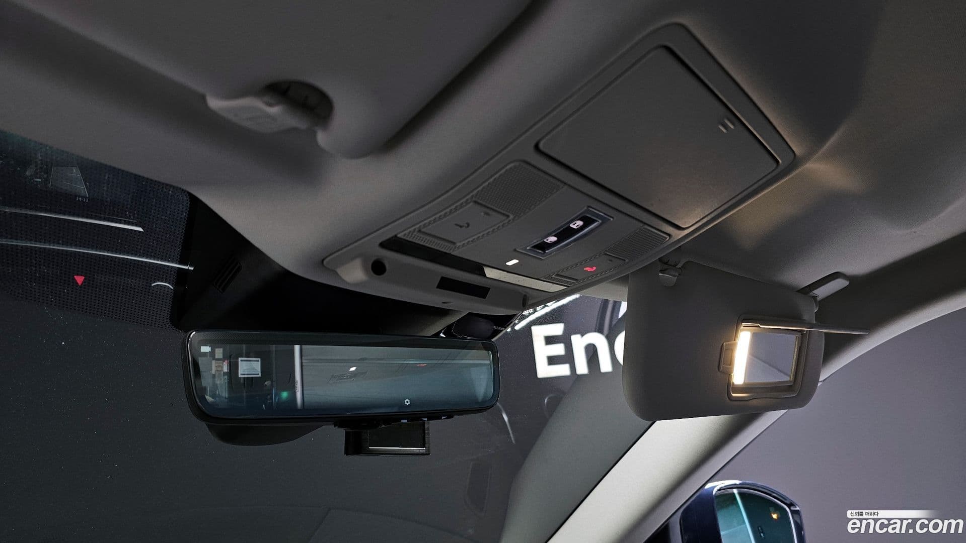 Main__Slider__Photo:Range Rover Evoque Land Rover 2020.2-25
