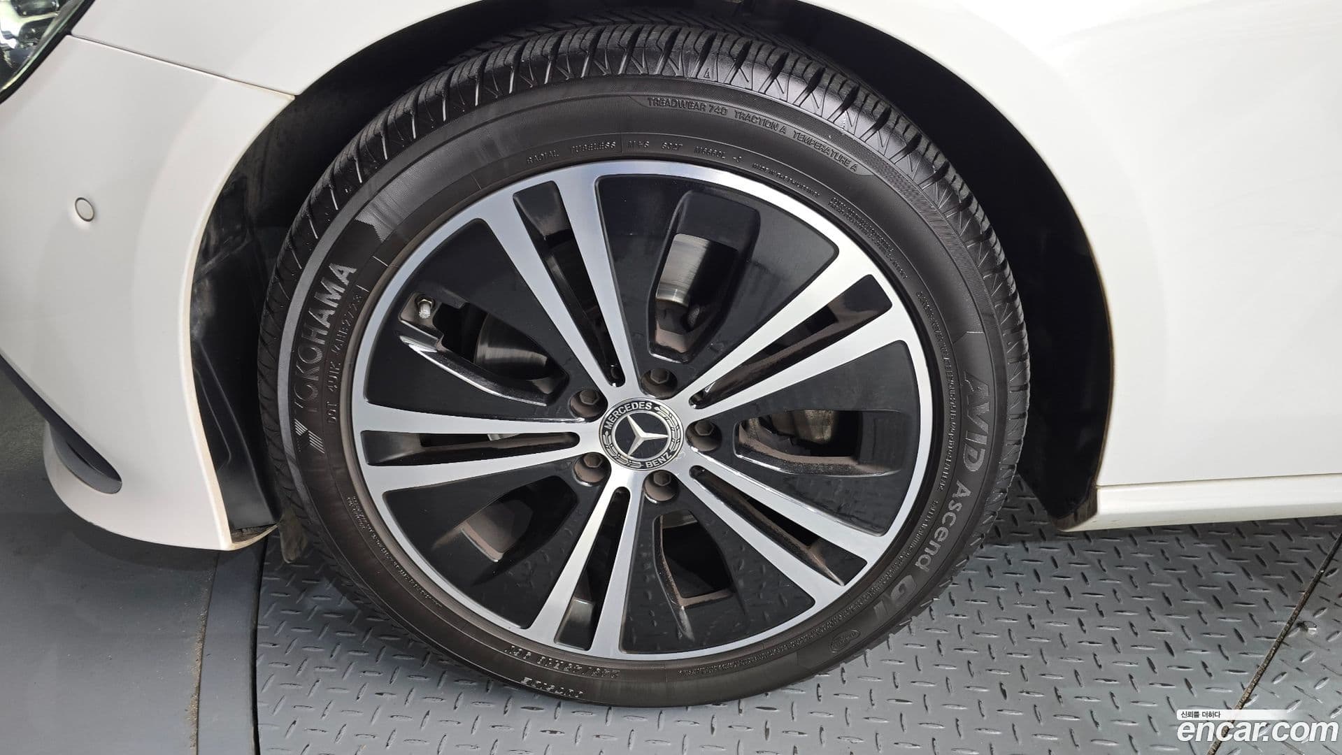 Main__Slider__Photo:E-Class Mercedes-Benz 2021.2-4