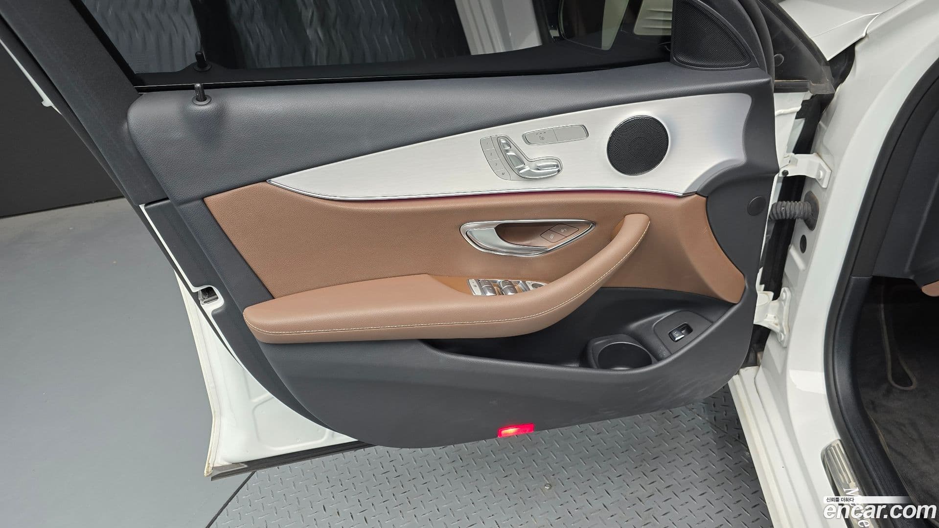 Main__Slider__Photo:E-Class Mercedes-Benz 2021.2-23