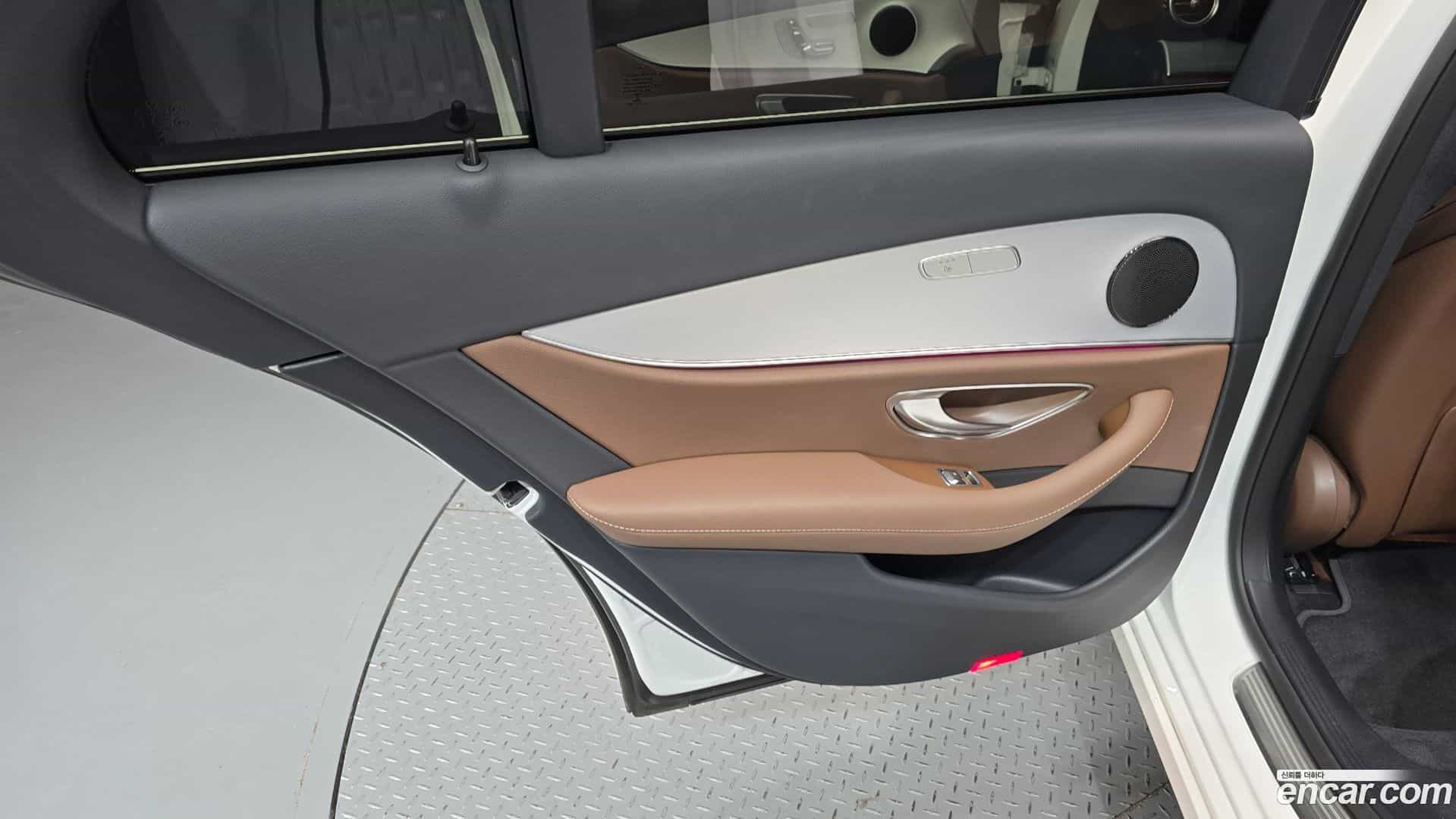 E-Class Mercedes-Benz 2021.2-INNER-035