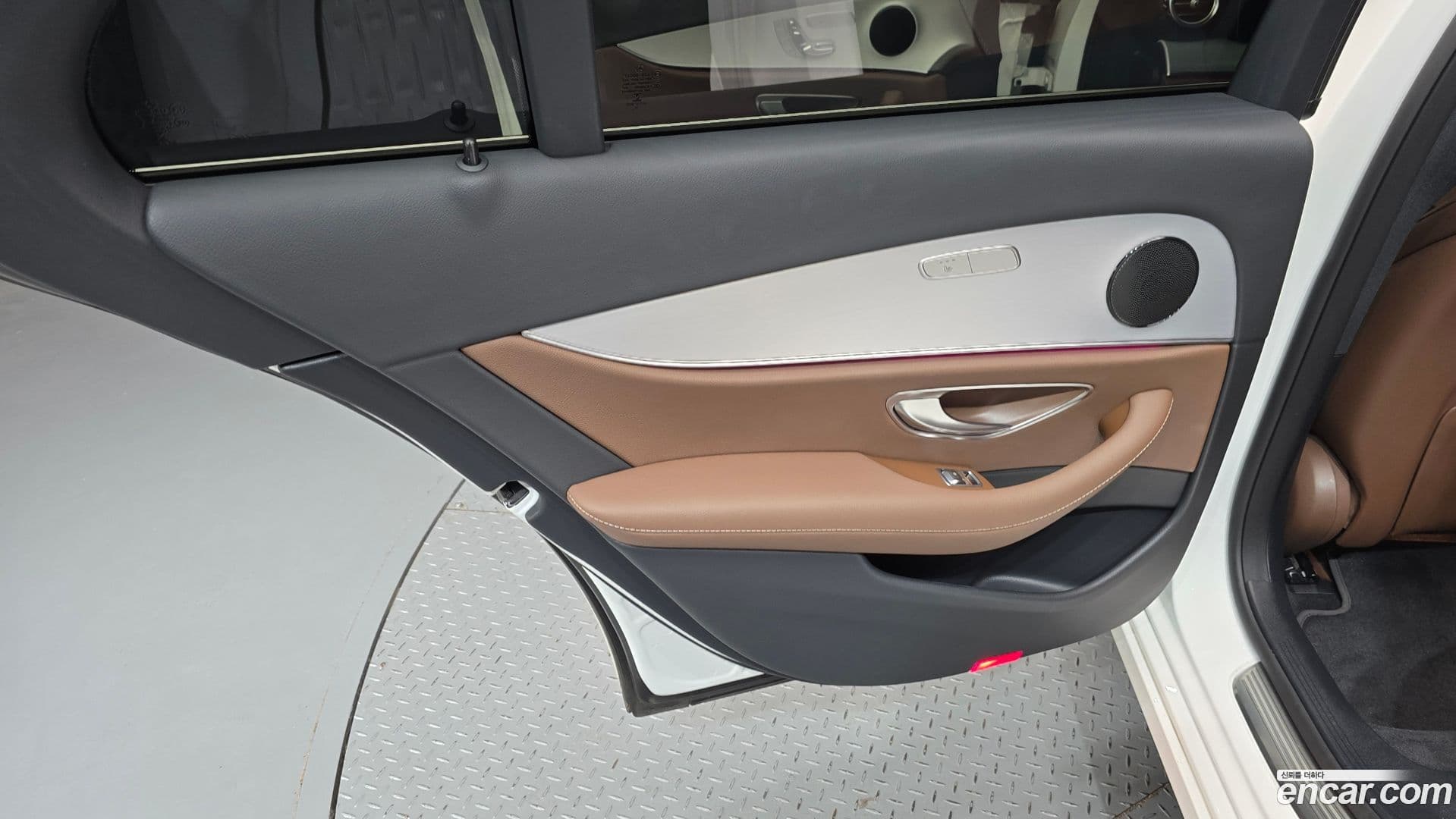 Main__Slider__Photo:E-Class Mercedes-Benz 2021.2-24