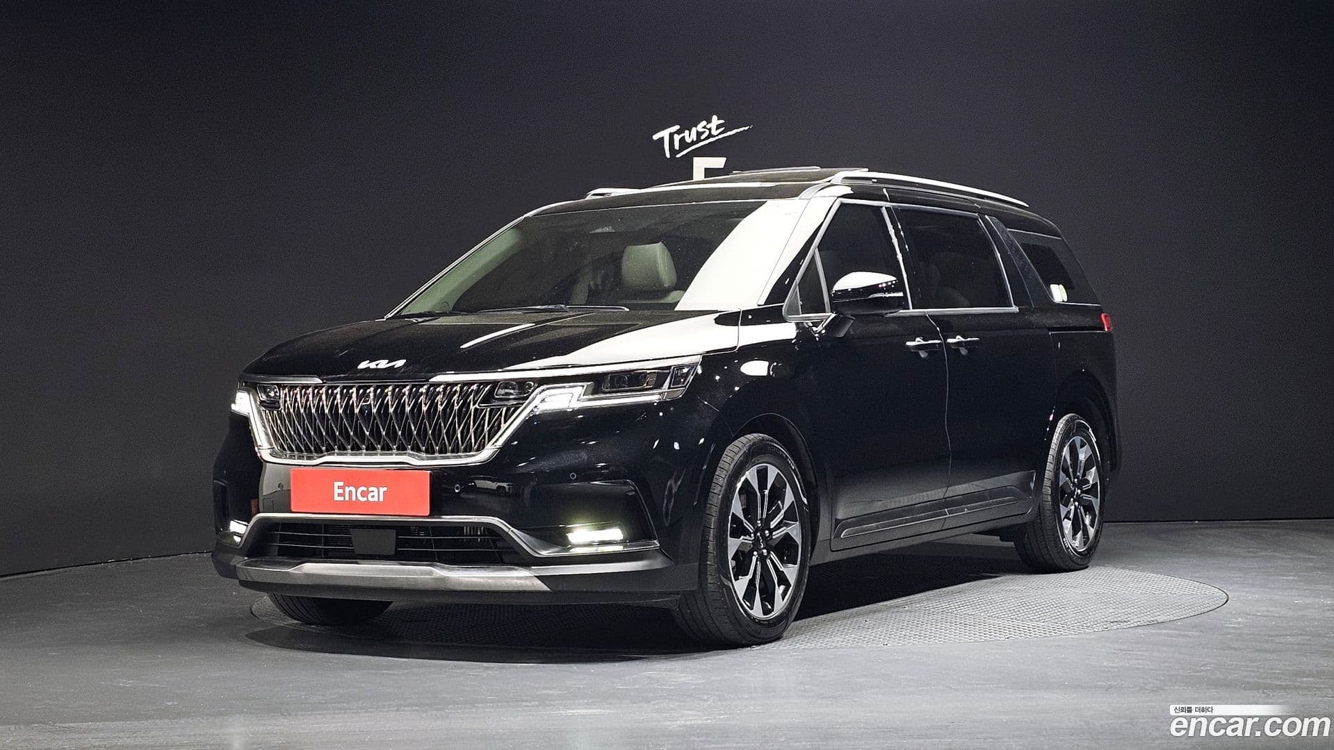 Main__Slider__Photo:Canival Kia 2023.1-0